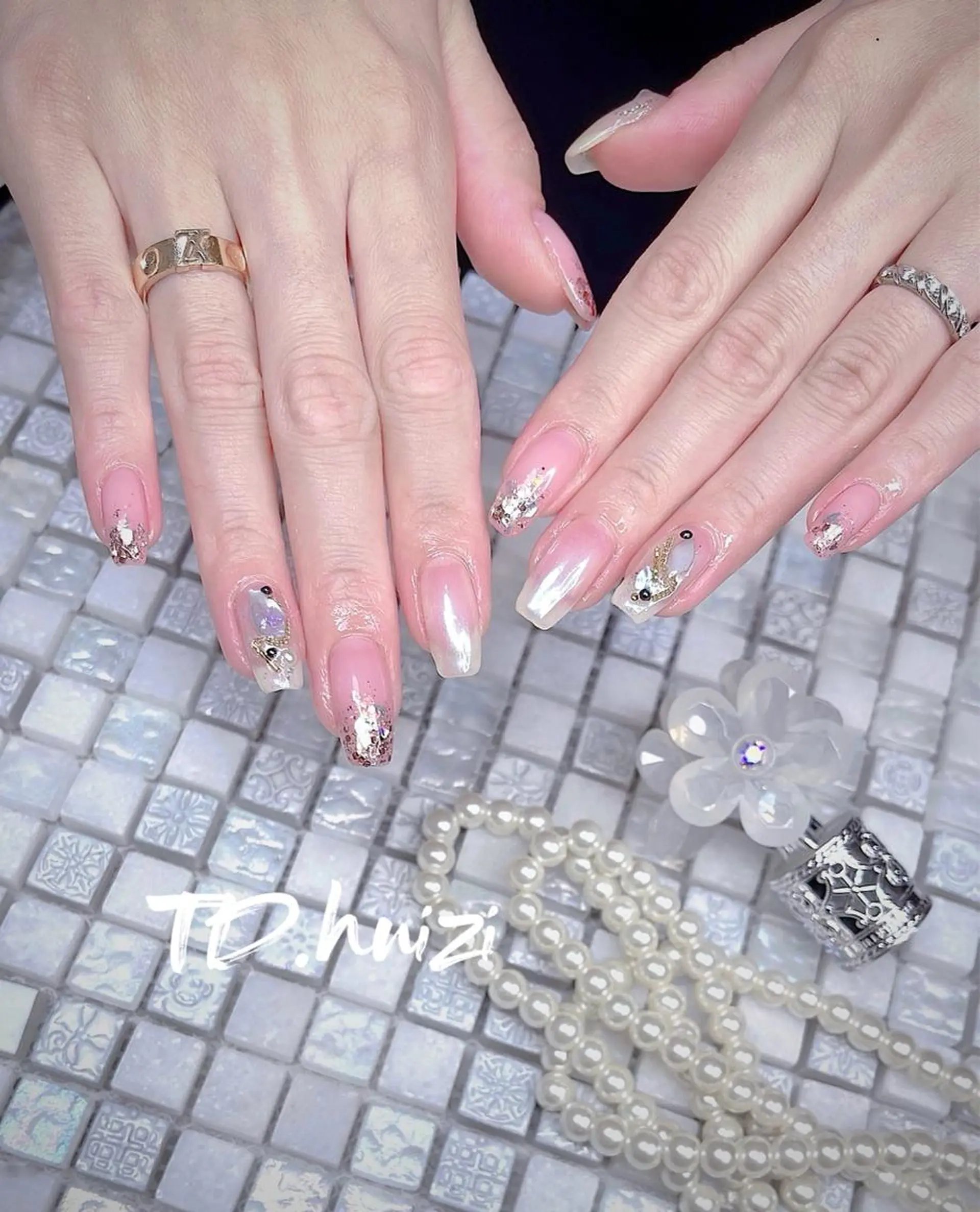 ミディアム めぐみのネイルサロン スタッフ練習のネイルデザイン