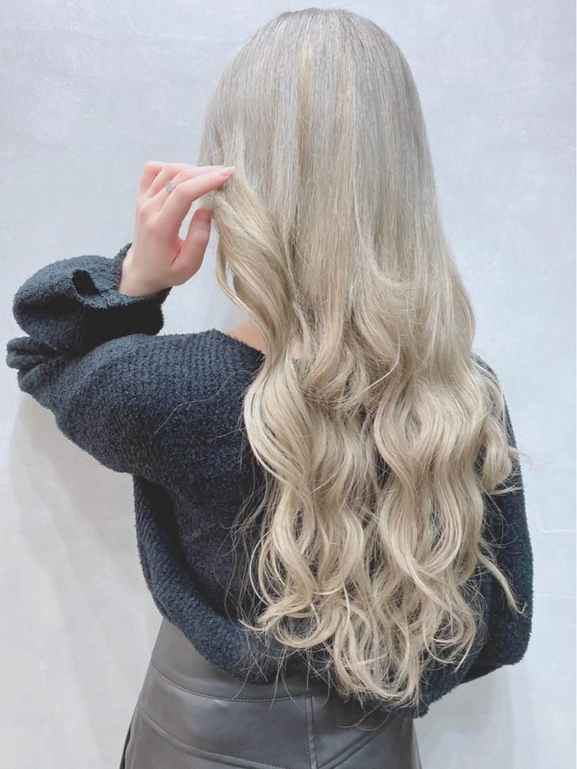 セミロング カラー ヘアアレンジ ショートボブ 編み込みエクステ シールエクステ セミロングパーマ バレイヤージュ LAVENDIA 初音のヘアスタイル