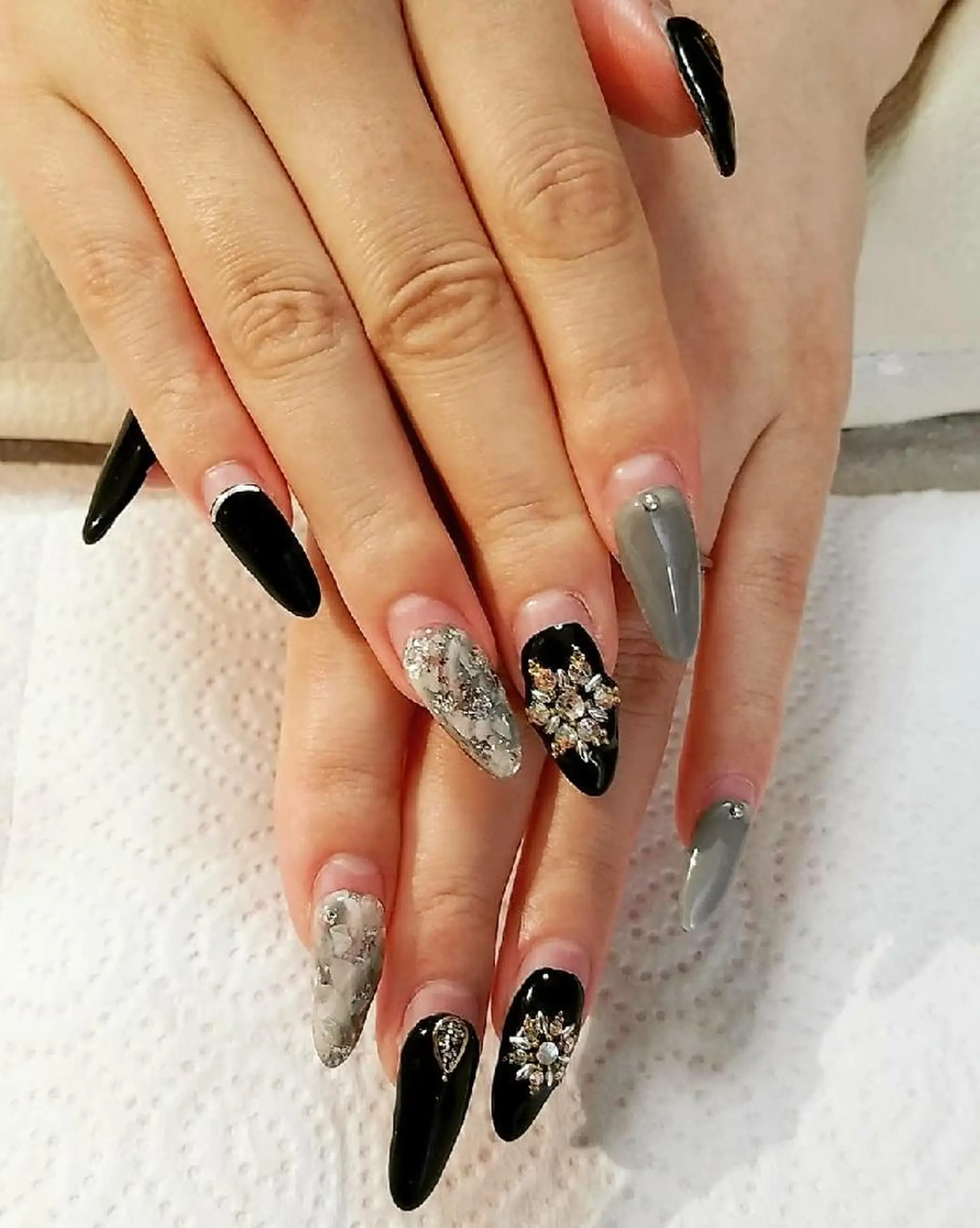 ネイル ＪＥＷＥＬ ＮＡＩＬのネイルデザイン