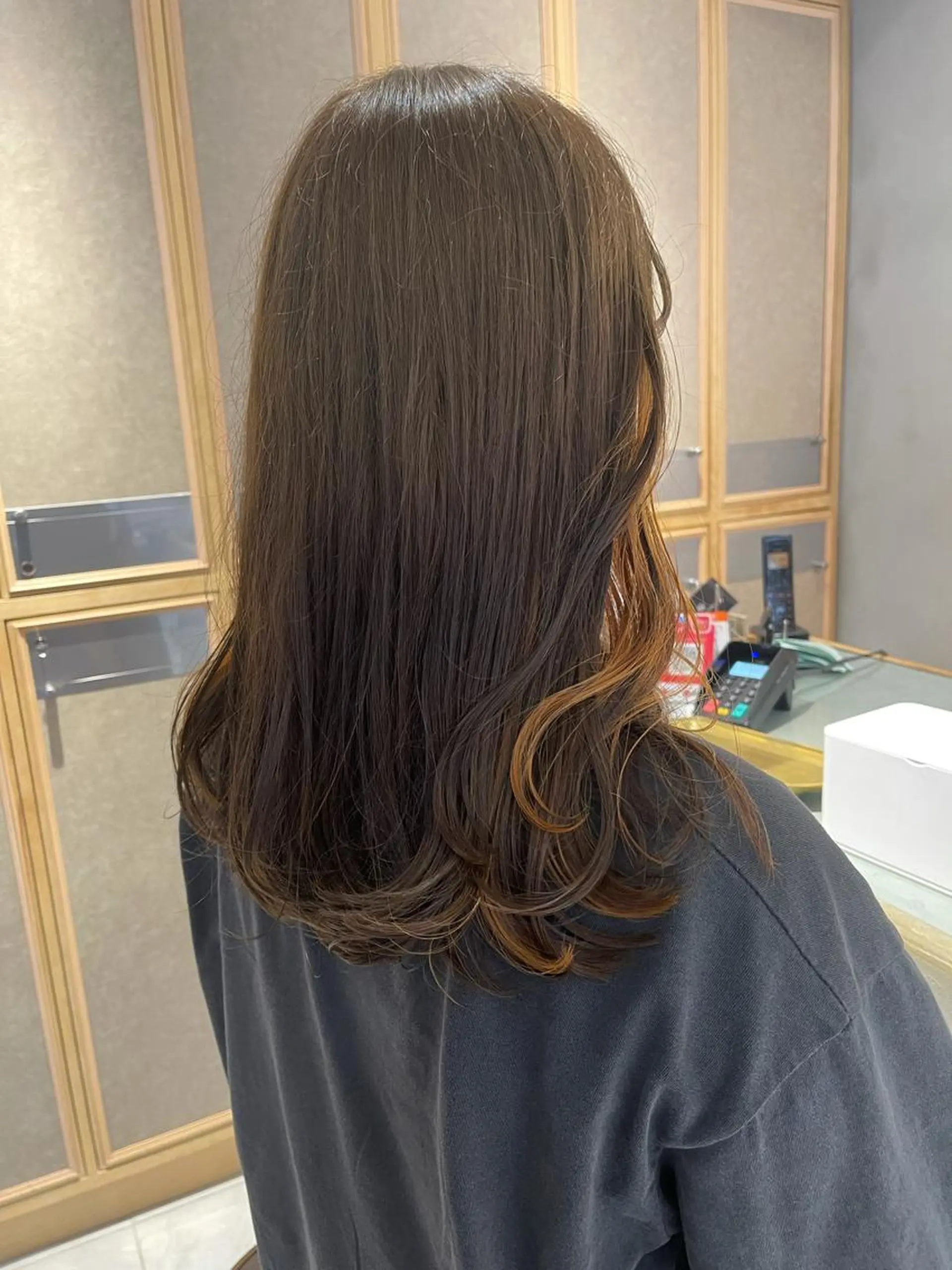 セミロング カラー ベージュカラー オリーブベージュ オレンジ ラベンダー/レイヤー スタイル🤎mamiのヘアスタイル