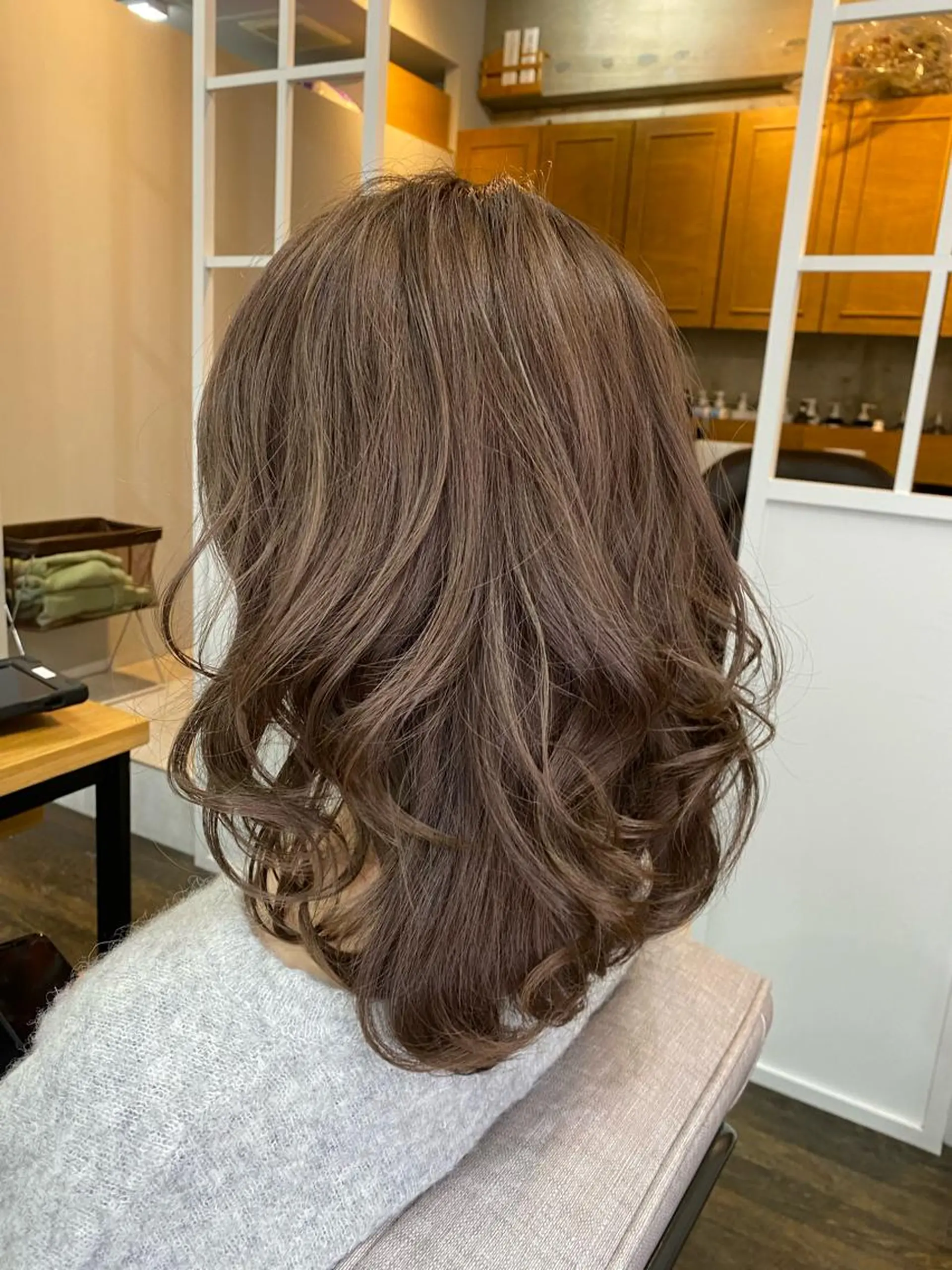 ミディアム カラー ブリーチ ケアブリーチ グレージュ ミルクティーグレージュ 髪質改善 統括マネージャー/ 髪のドクター/前原悟のヘアスタイル