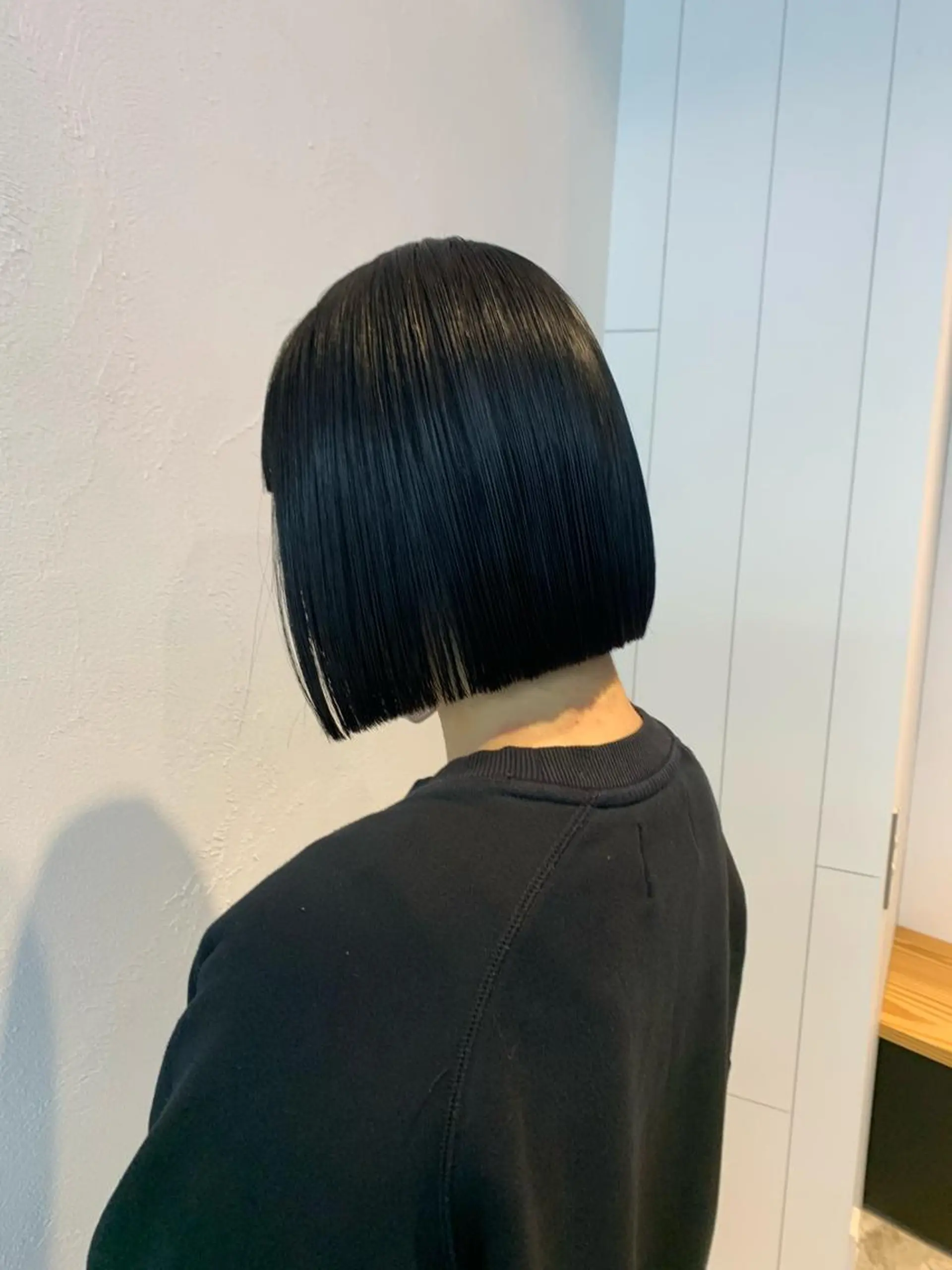 ショート ボブ 黒染め落とし ムラ修正　ハイトーンのヘアスタイル