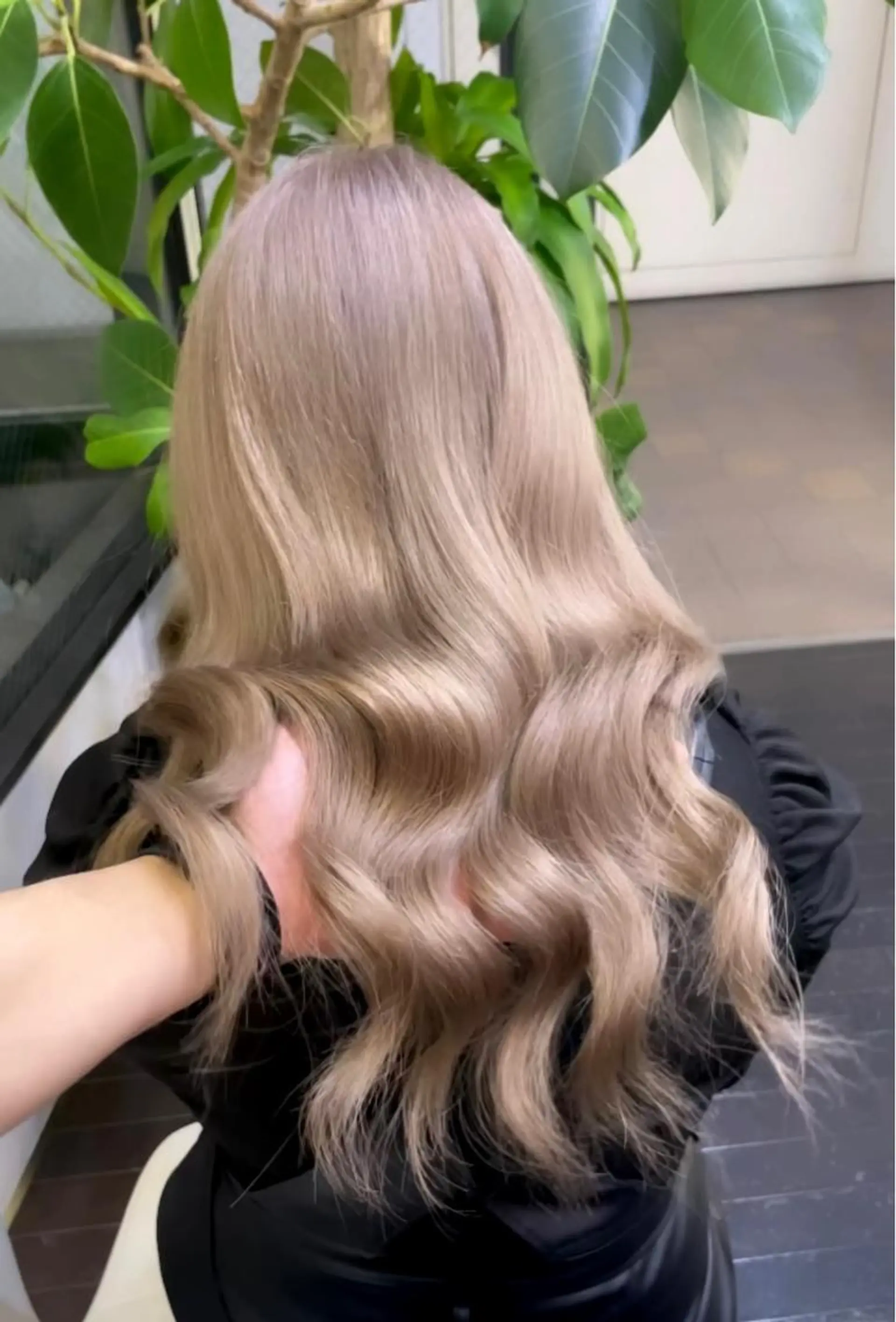 ロング 有人/バレイヤージュ /シャドールーツのヘアスタイル