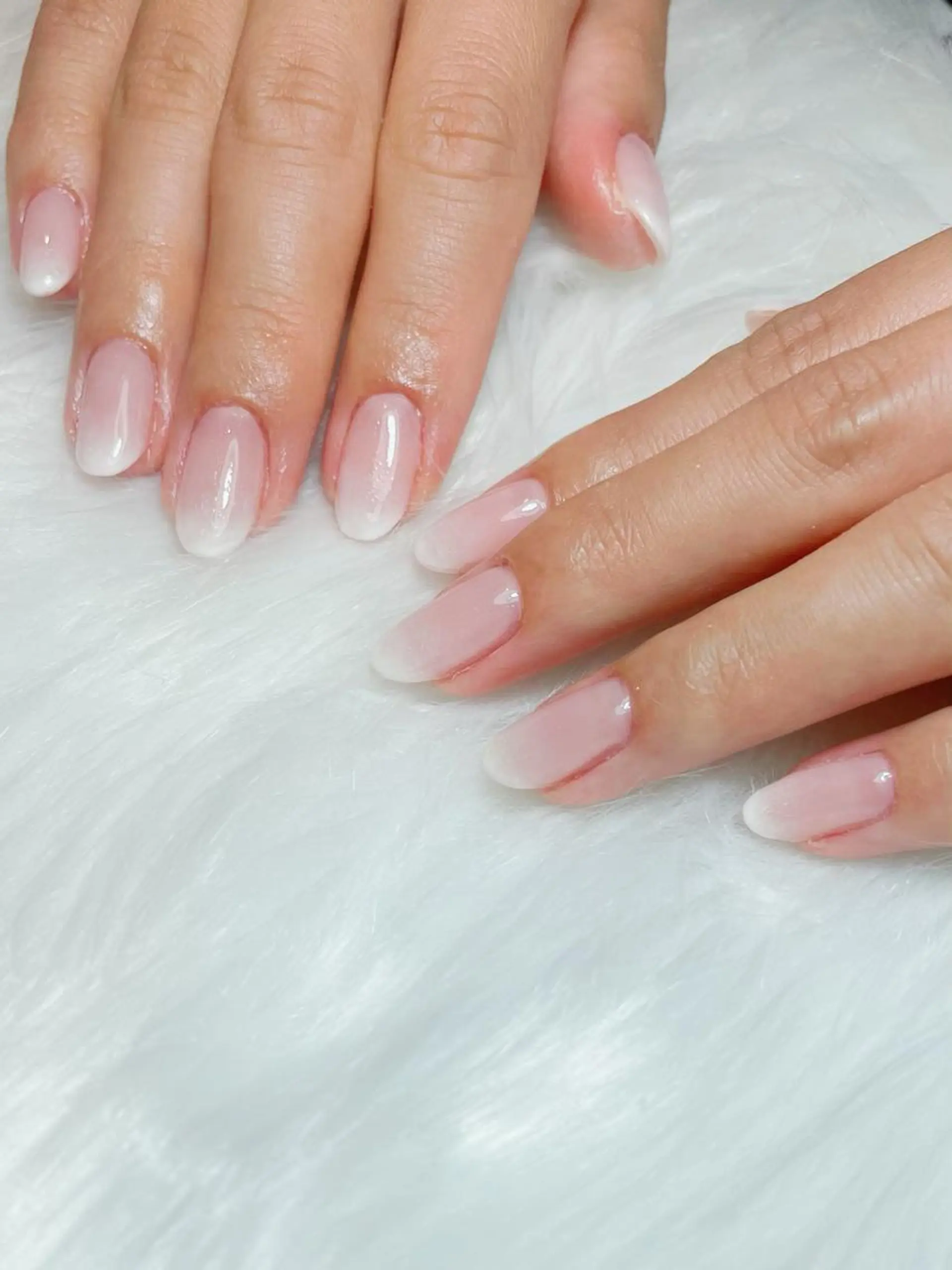 ネイル グラデーション 大袋駅東口徒歩2分 alivioのネイルデザイン