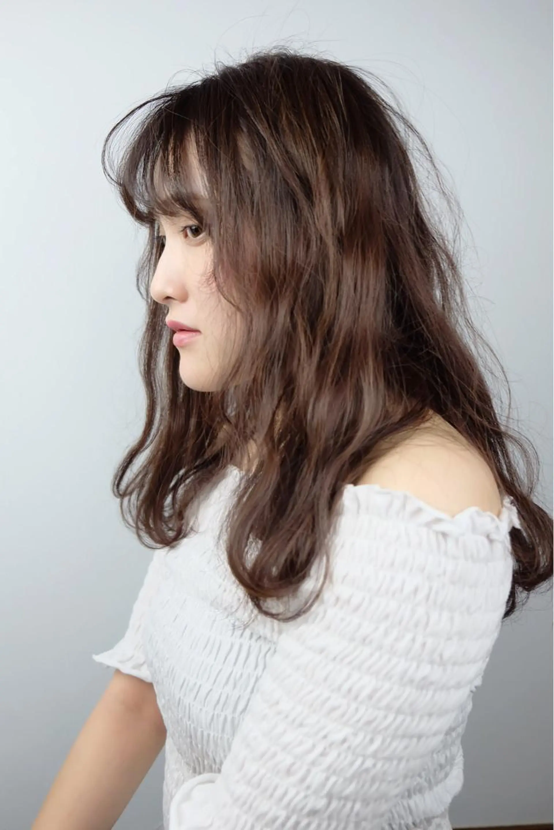 セミロング 佐山 眞紀のヘアスタイル