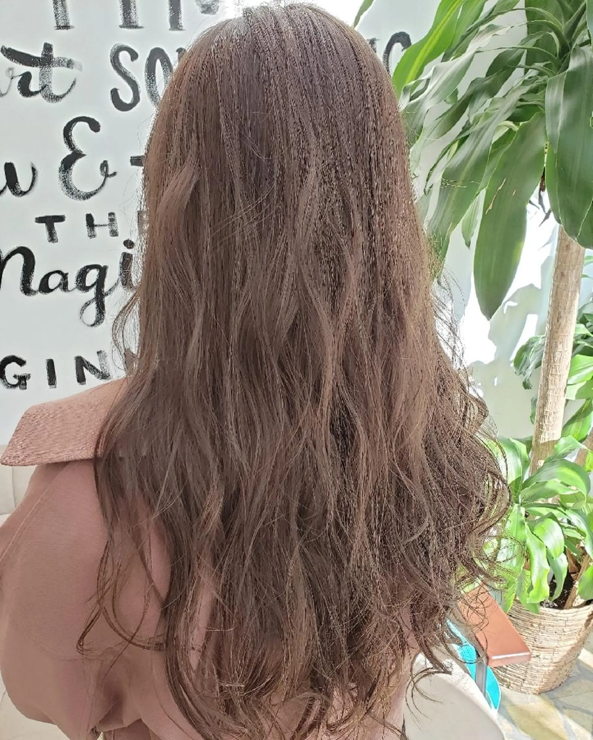 ロング カラー ブリーチ グレージュ Luana 矢場町のヘアスタイル