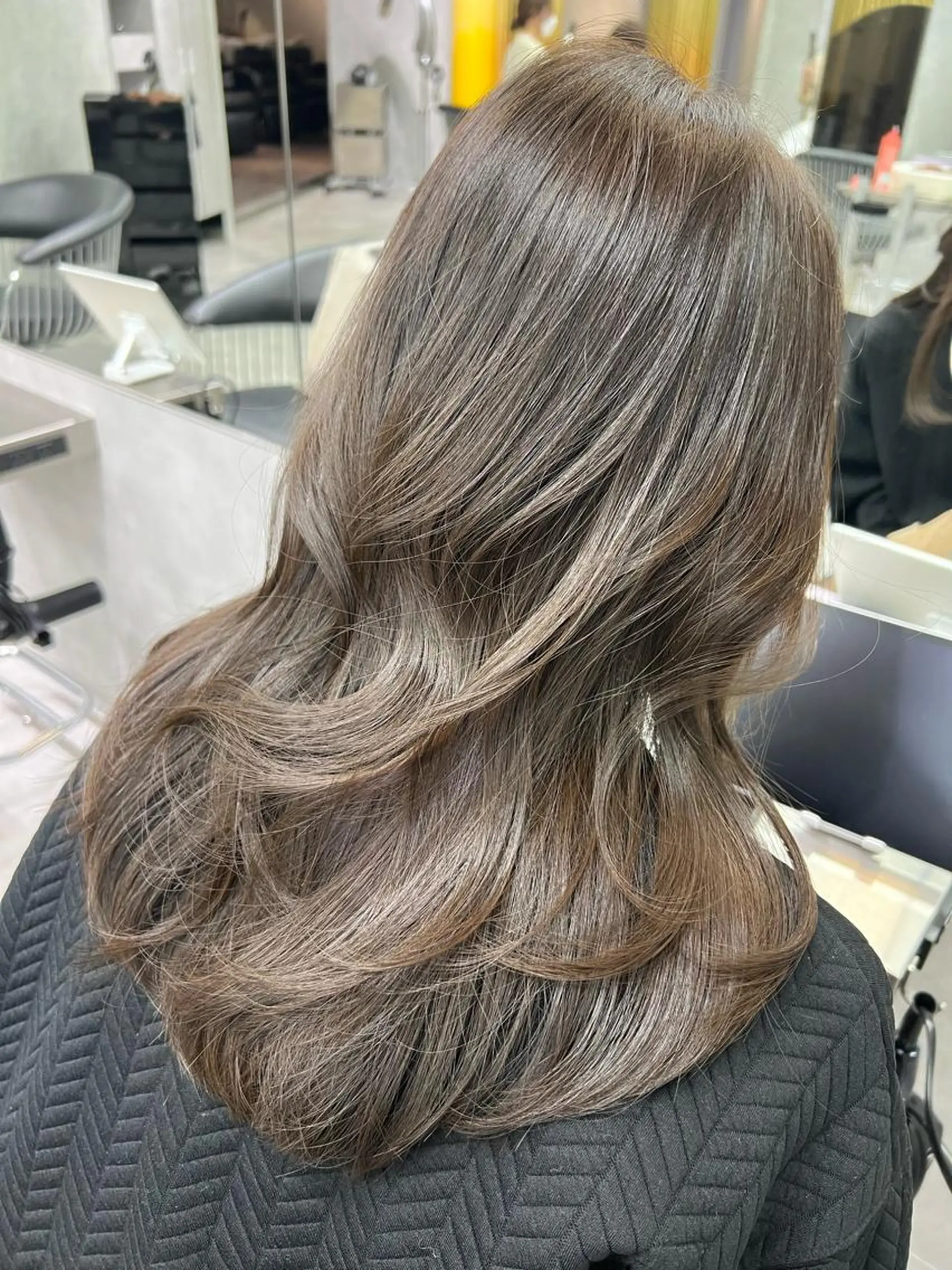 カラー ベージュカラー オリーブベージュ 上田 エミのヘアスタイル