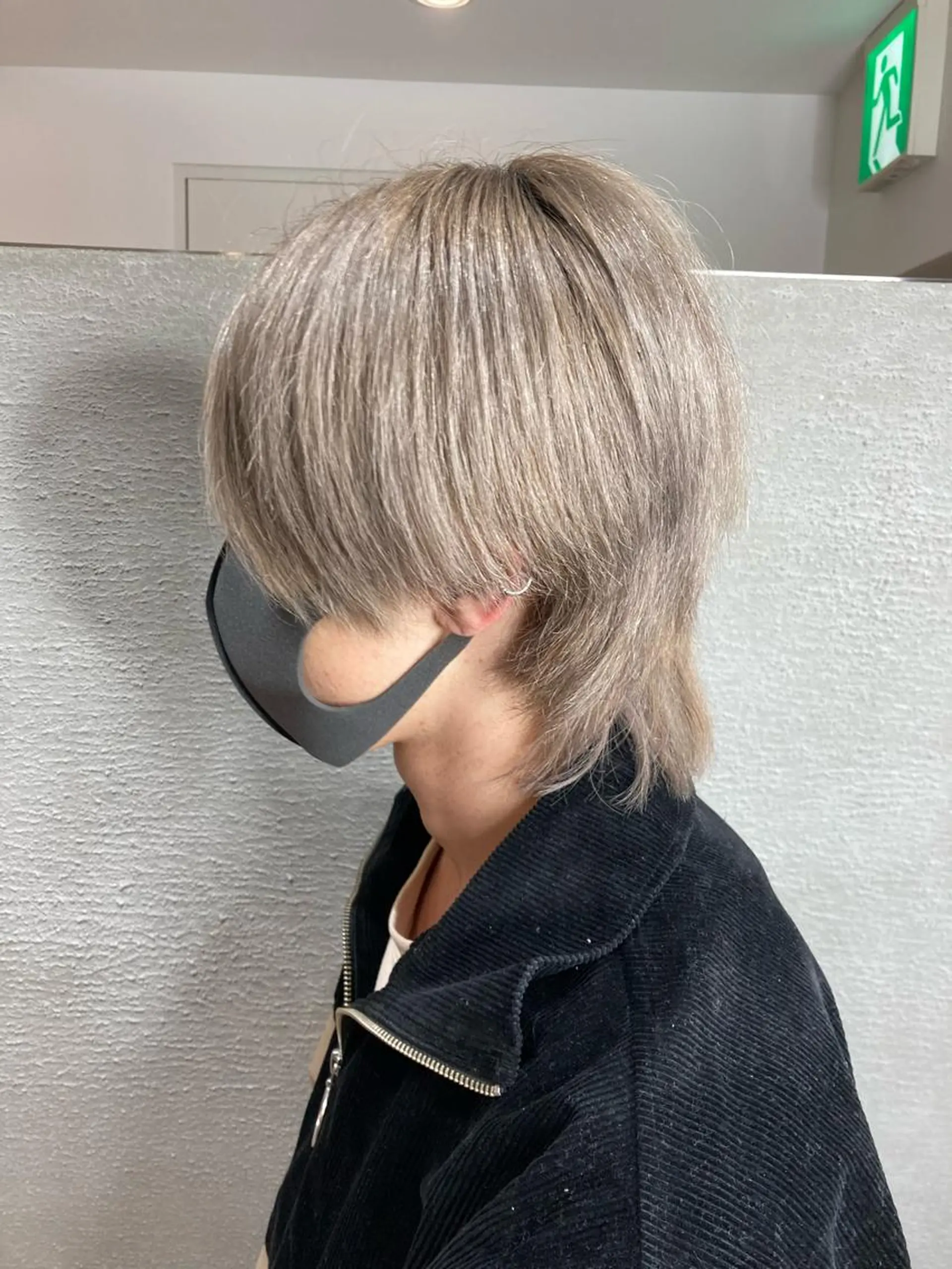 ミディアム カラー グレージュ ミルクティーグレージュ ウルフカット カット ヘアカラー ヘアセット 豊中/メンズ特化 岡田 龍之介のヘアスタイル