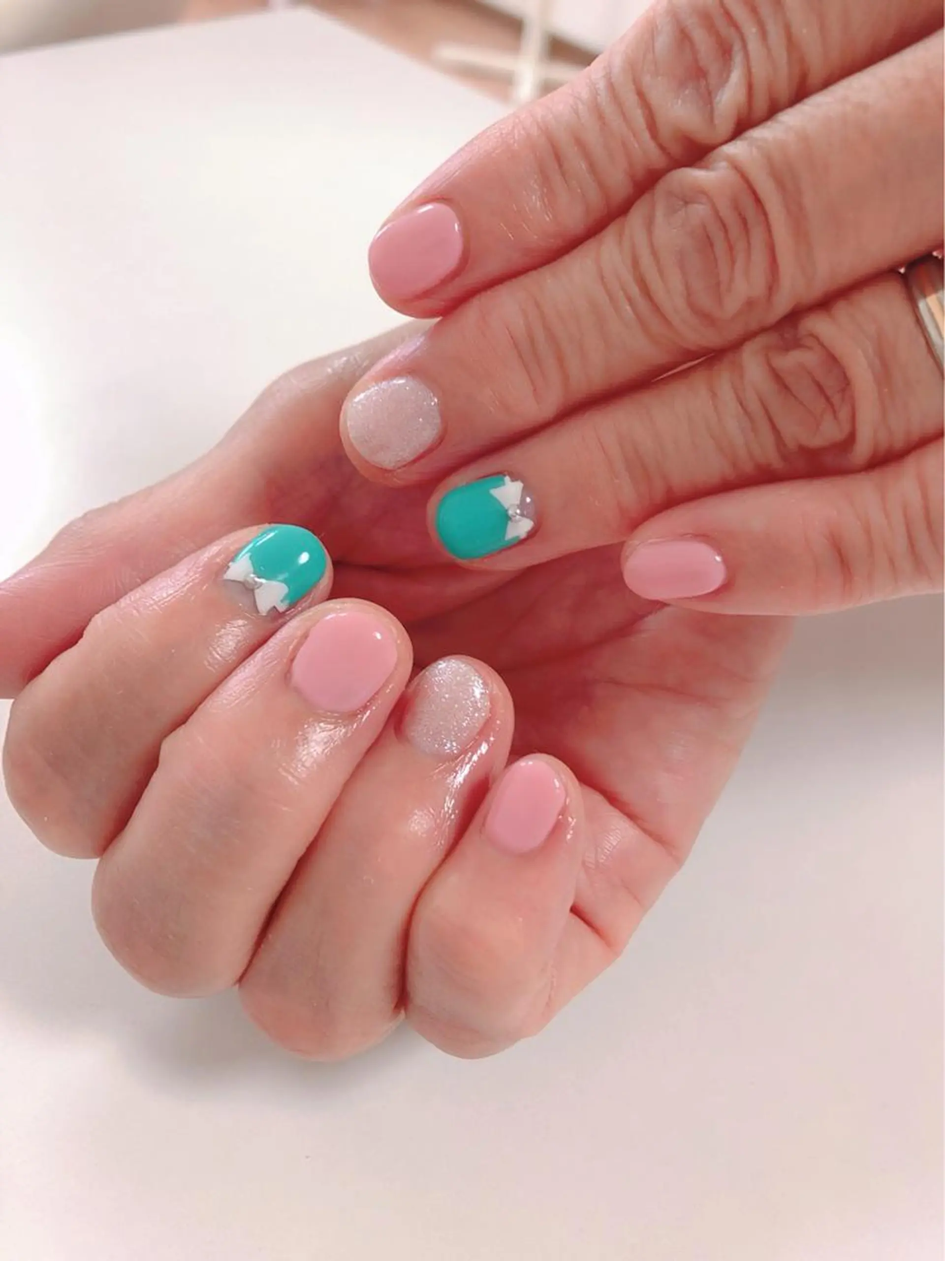 ネイル アートネイル 長さ出し フットネイル グリーン ニュアンスネイル Lily Roseスタッフ一同のマツエク・マツパデザイン