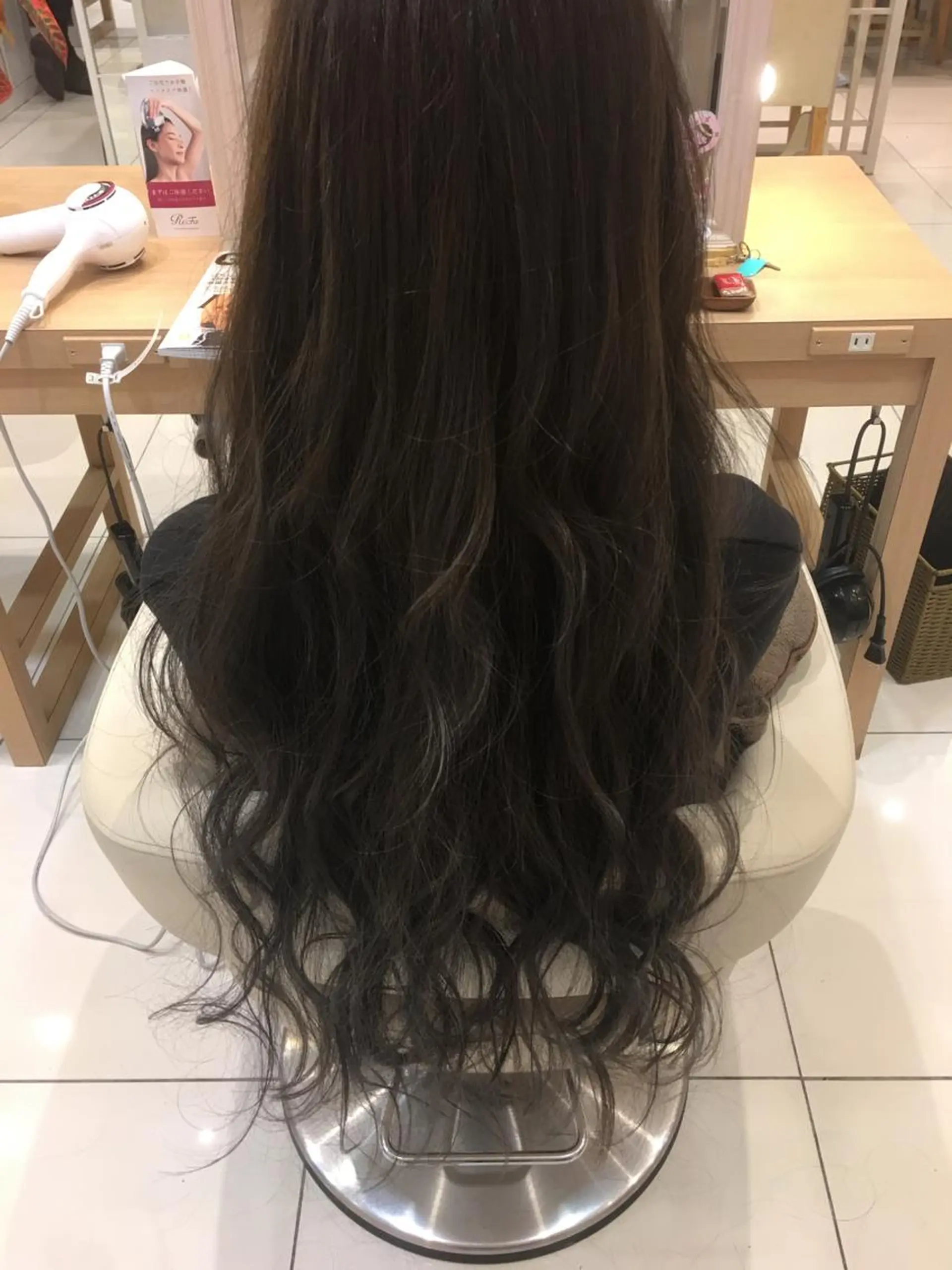 ロング カラー アッシュ ダークグレー ハイライトカラー ハイライト 小田原NO1 美容師 飯田飛翔のヘアスタイル