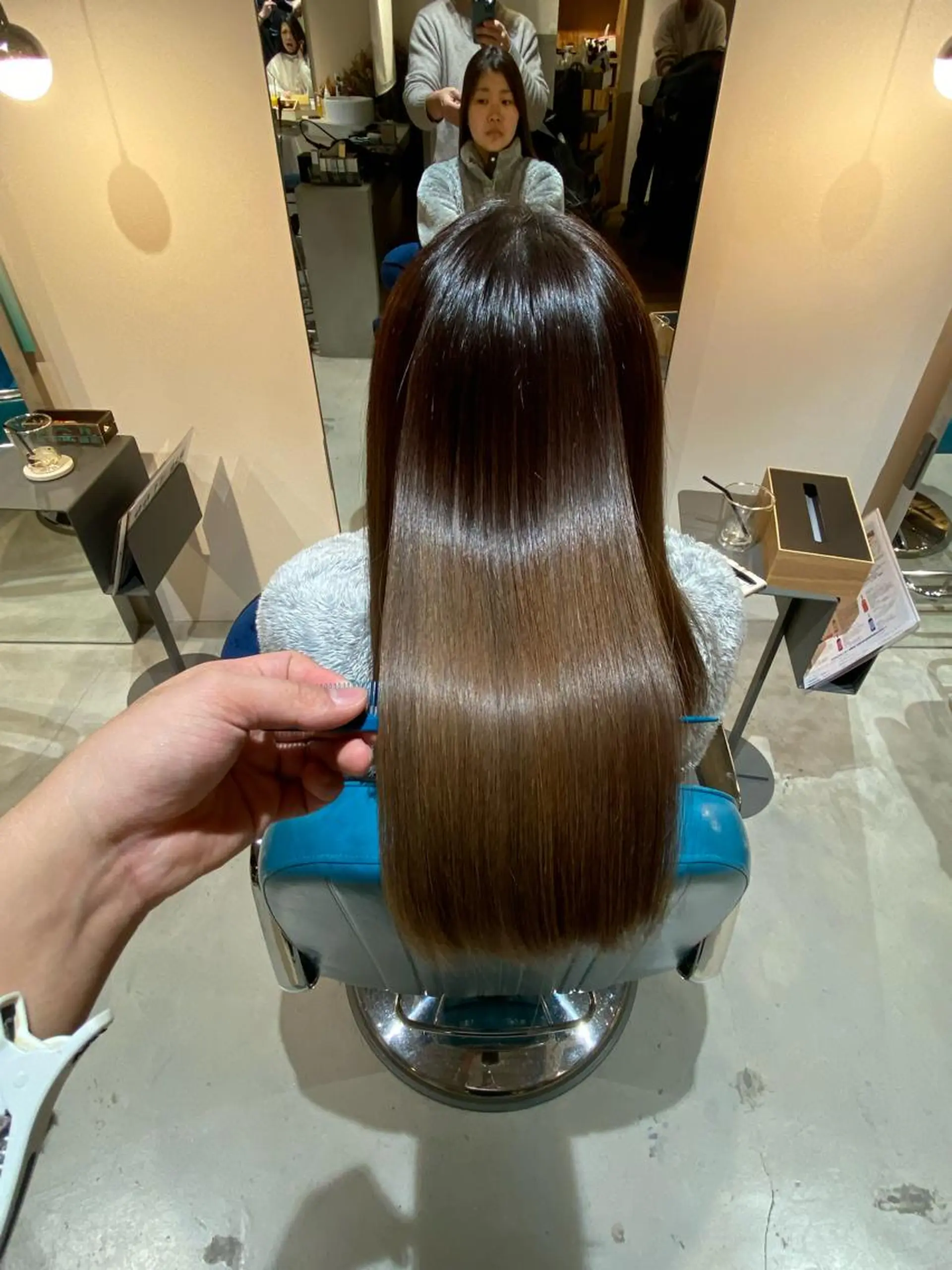 セミロング 必ず笑顔で帰っていた だきます！安田祐貴のヘアスタイル