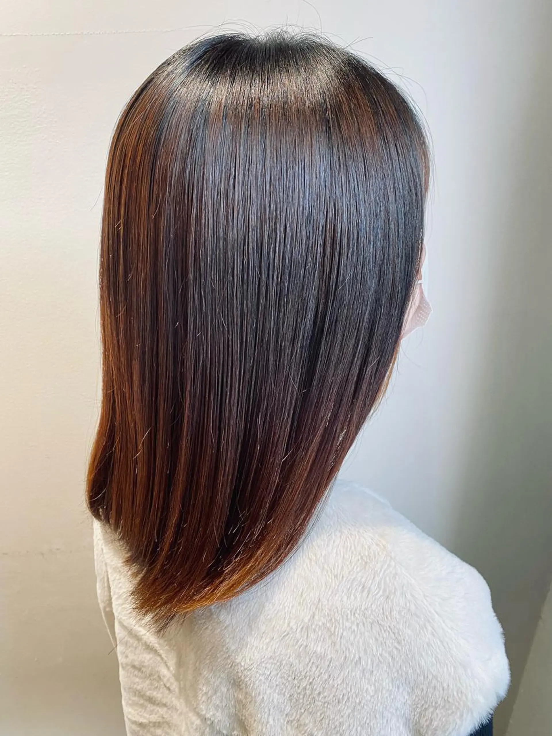 セミロング パーマ 髪質改善 縮毛矯正 酸性ストレート ストレートパーマ 丸田 幹太のヘアスタイル