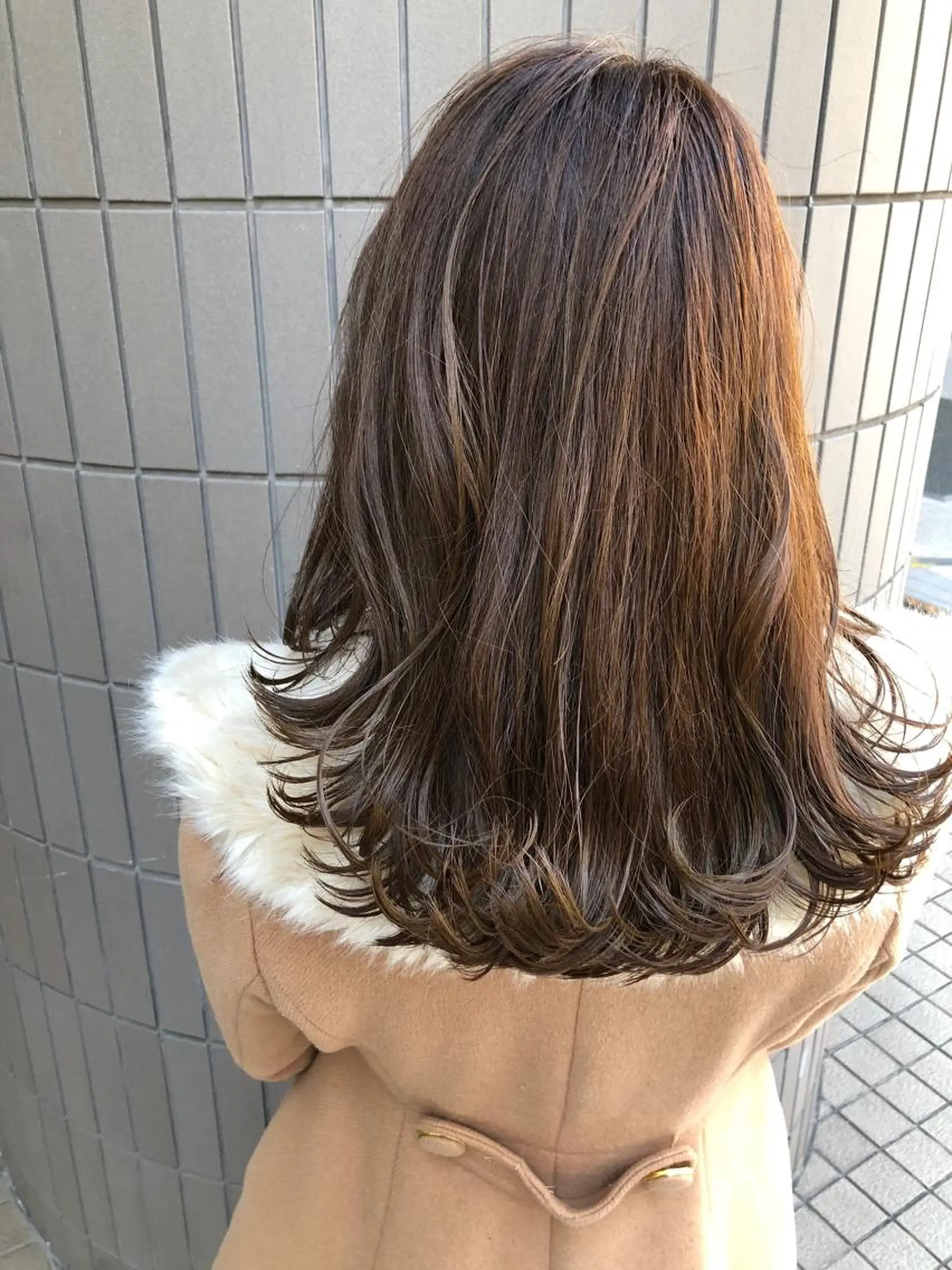 セミロング シールエクステ/ ハイトーンカラーのヘアスタイル