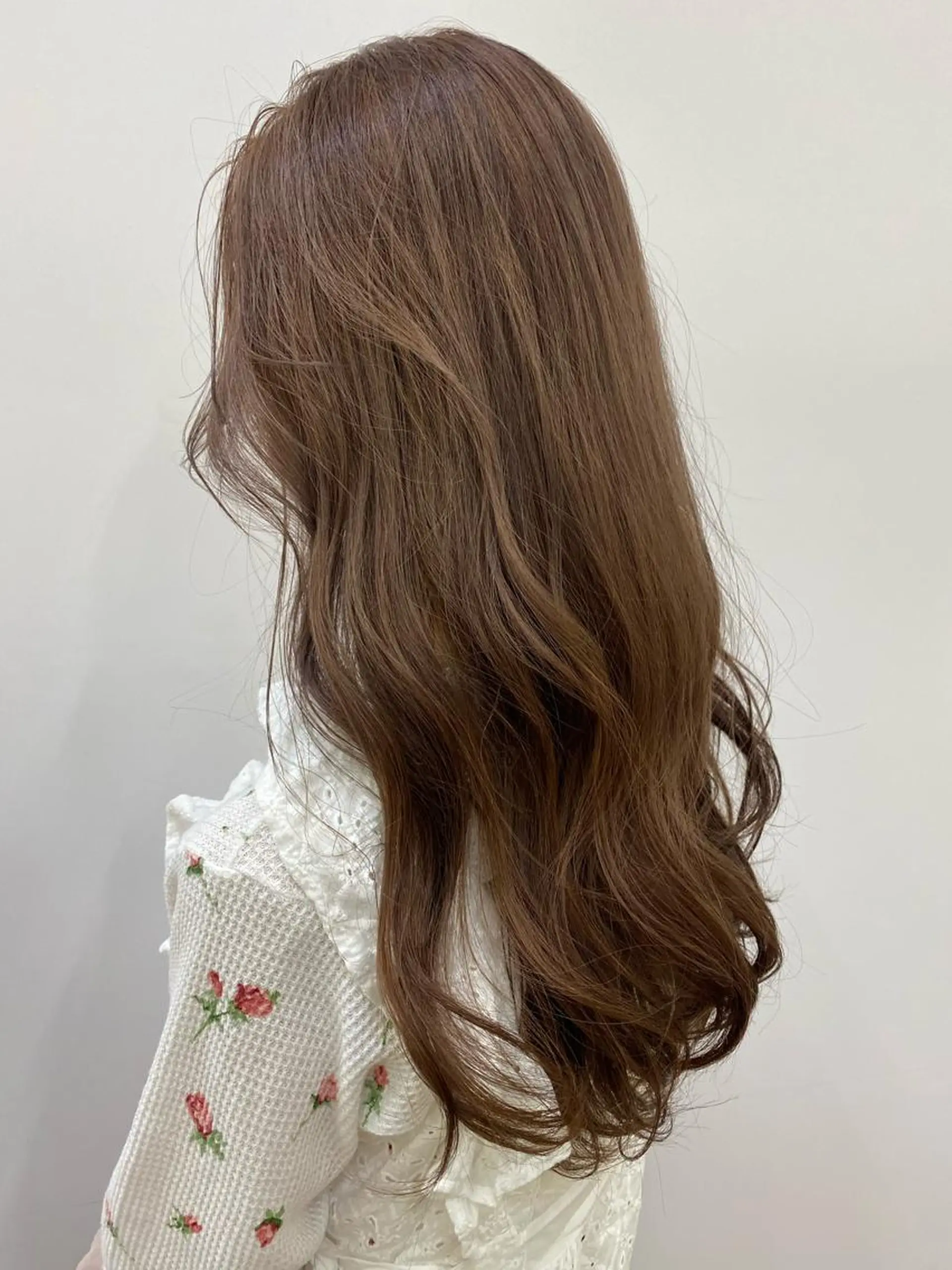 セミロング カラー ベージュカラー ミルクティーベージュ stylist トモヤのヘアスタイル