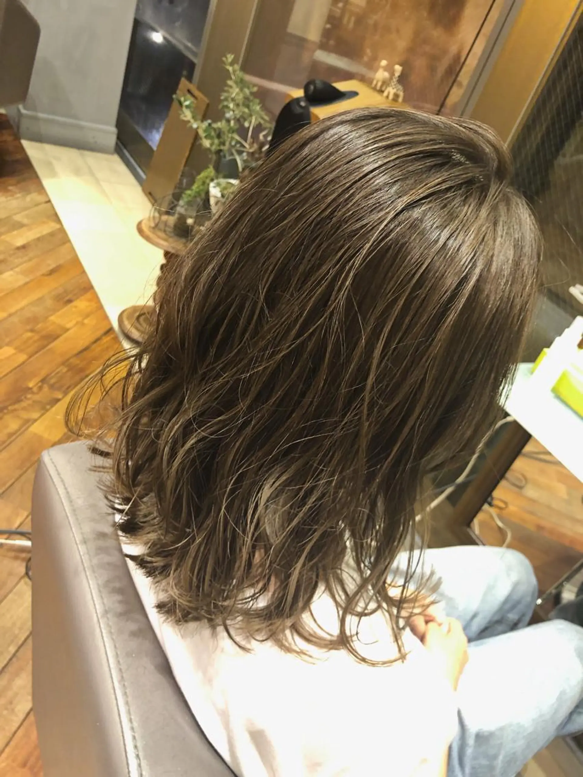 ミディアム 梅本 佳容子のヘアスタイル