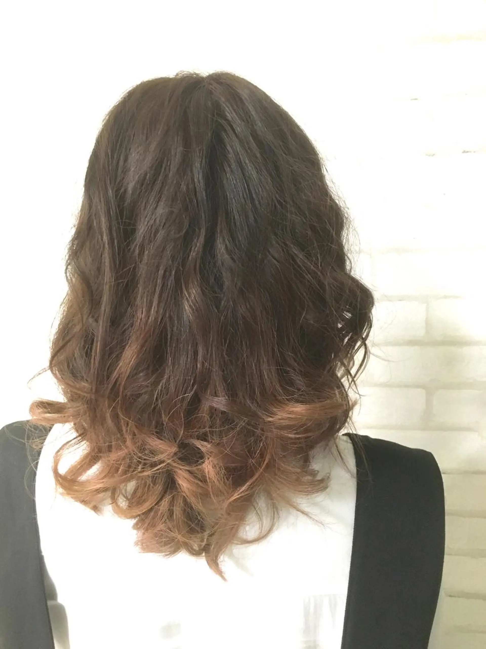 セミロング カラー アッシュ ピンクカラー ピンクアッシュ 髪質改善×レイヤー 高嶋のヘアスタイル