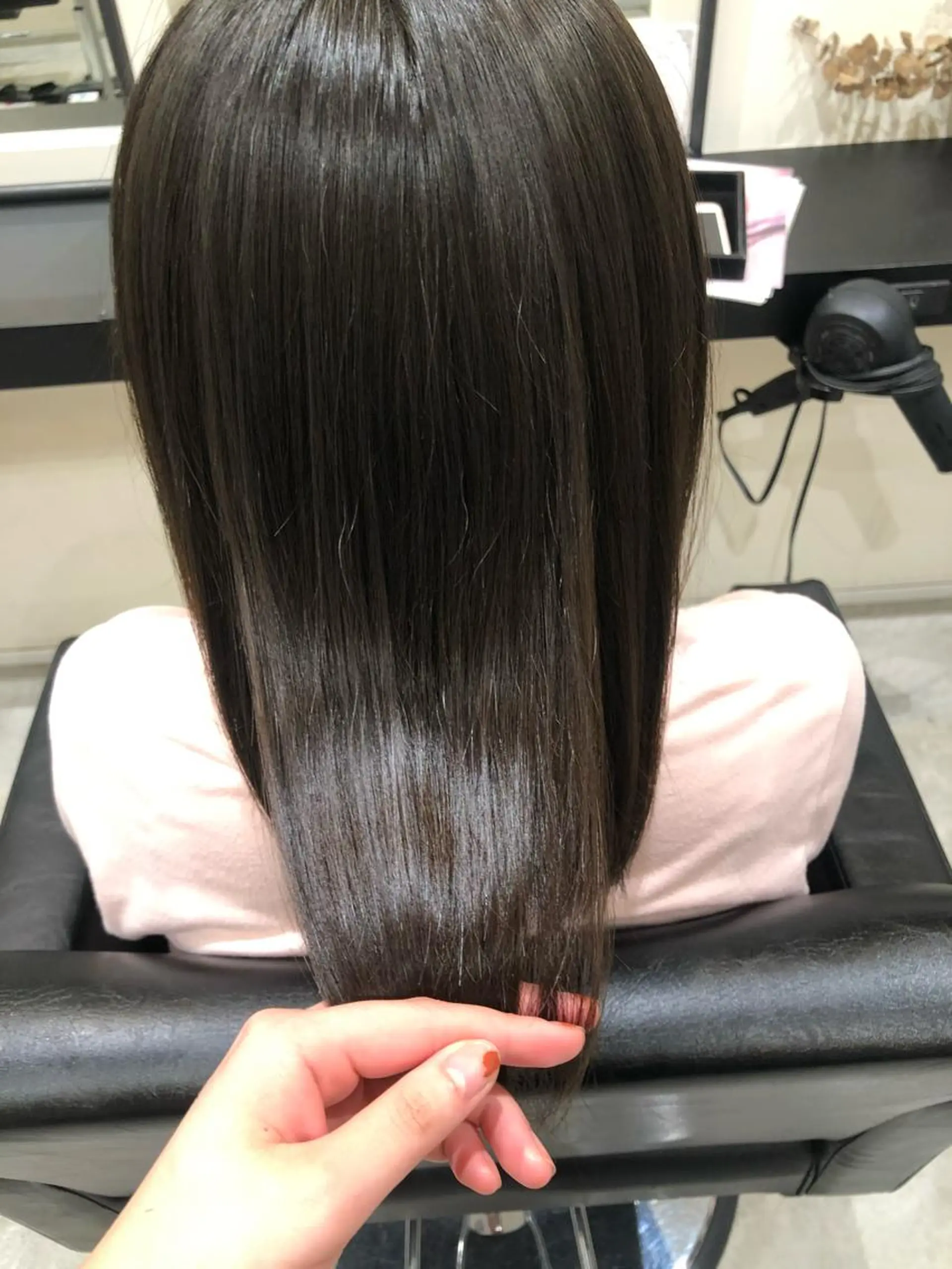セミロング パーマ 縮毛矯正 丸尾 沙弥香のヘアスタイル