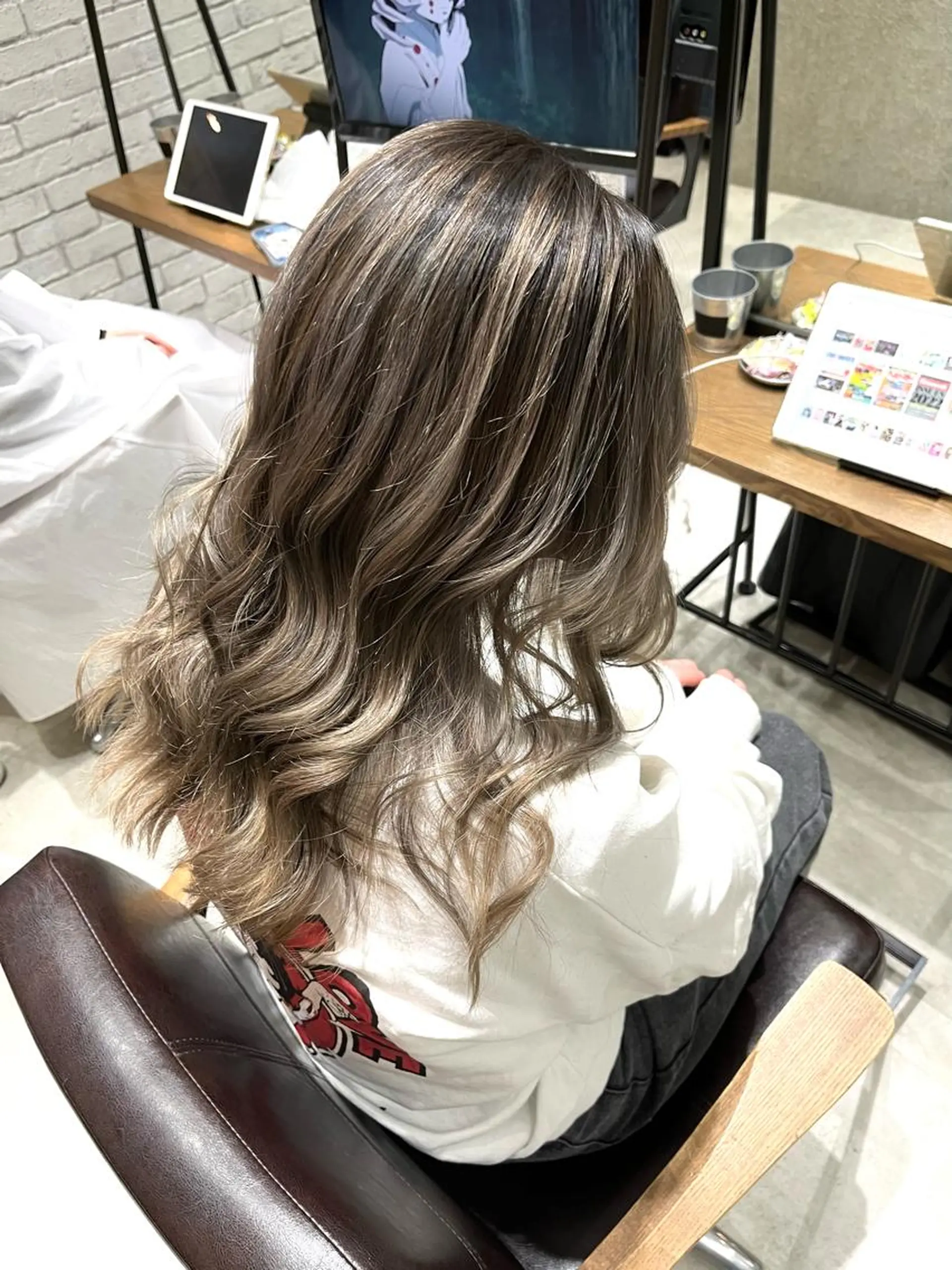 ロング レイヤーカット ヘアカラー トリートメント 🌈外国風ハイライト こうたろうのヘアスタイル