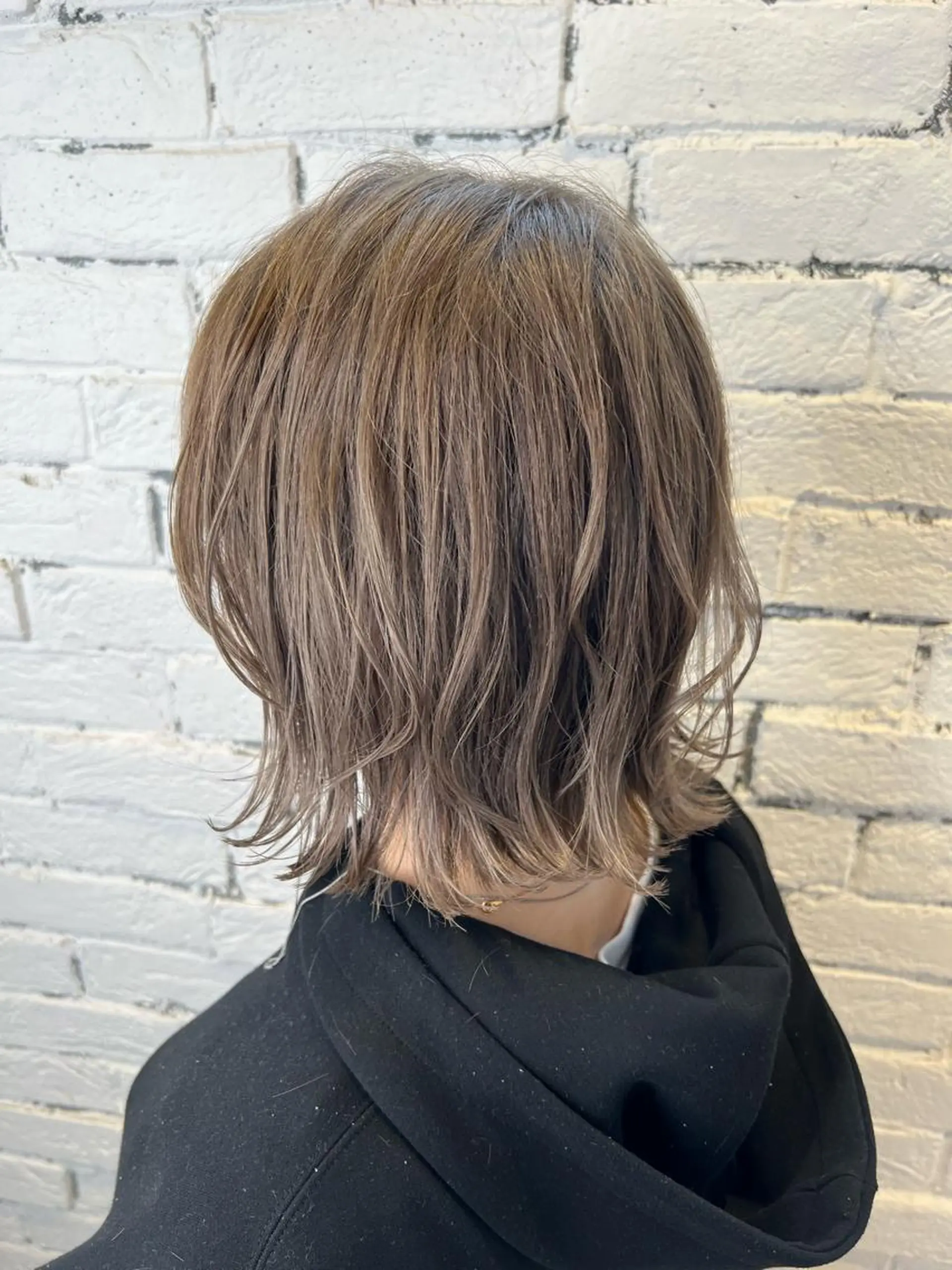 ミディアム カラー ベージュカラー ブリーチ 前田 輝のヘアスタイル