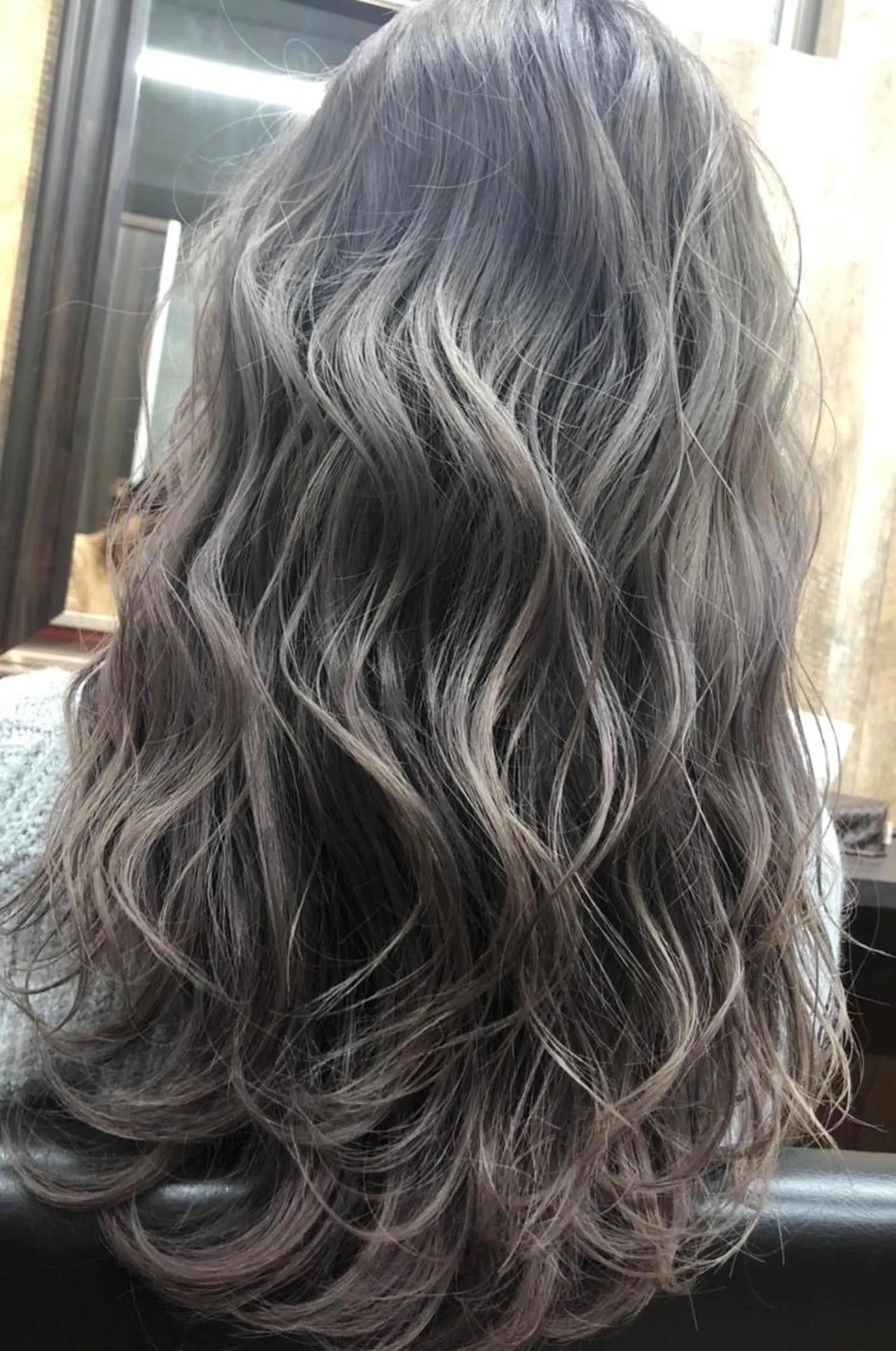 カラー ＦＵＮＩＣ ファニックのヘアスタイル