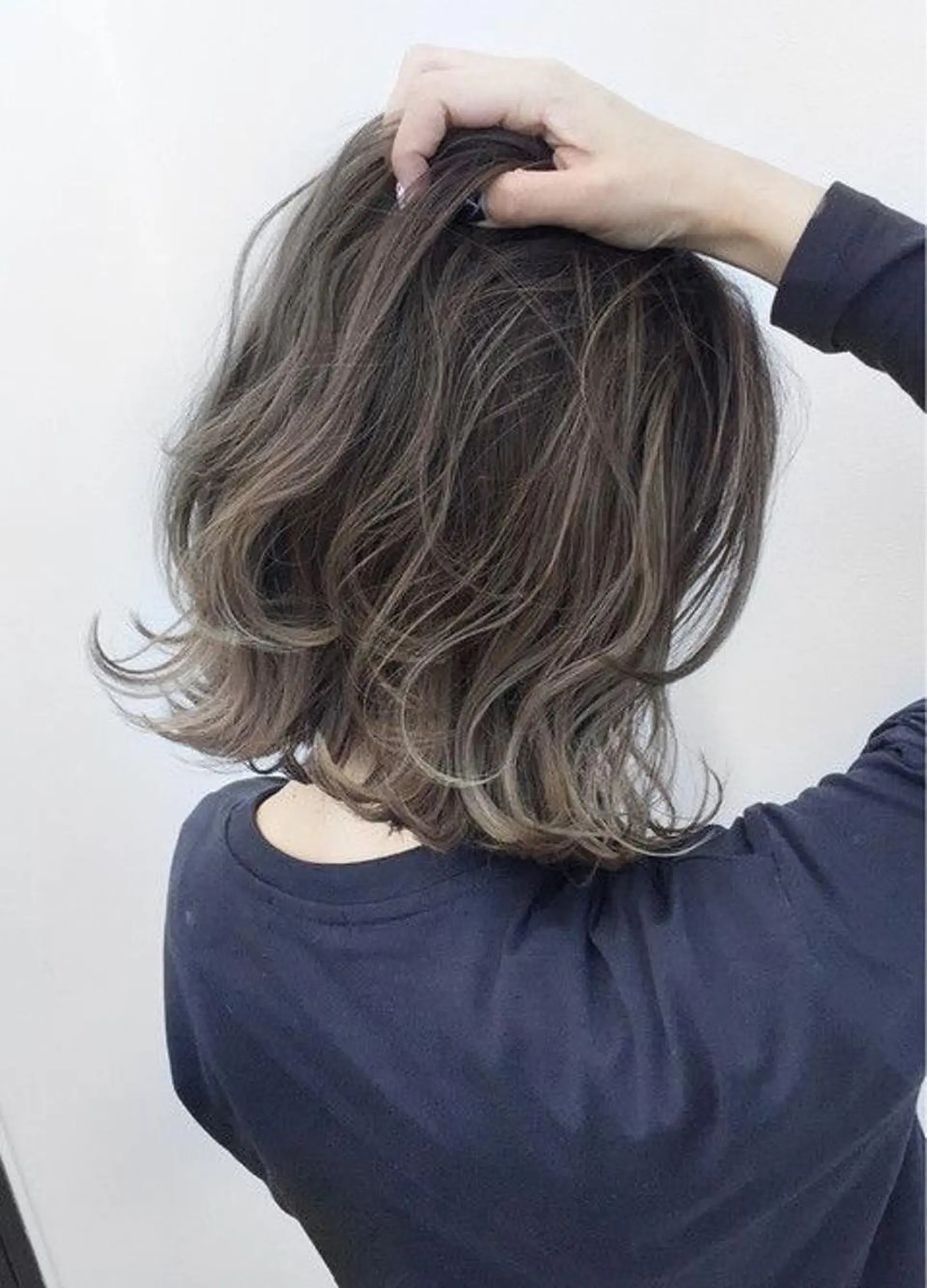 ショート カラー アッシュ ブルーカラー ブルーアッシュ ハイライトカラー ハイライト ブリーチカラー 美髪矯正takaraのヘアスタイル