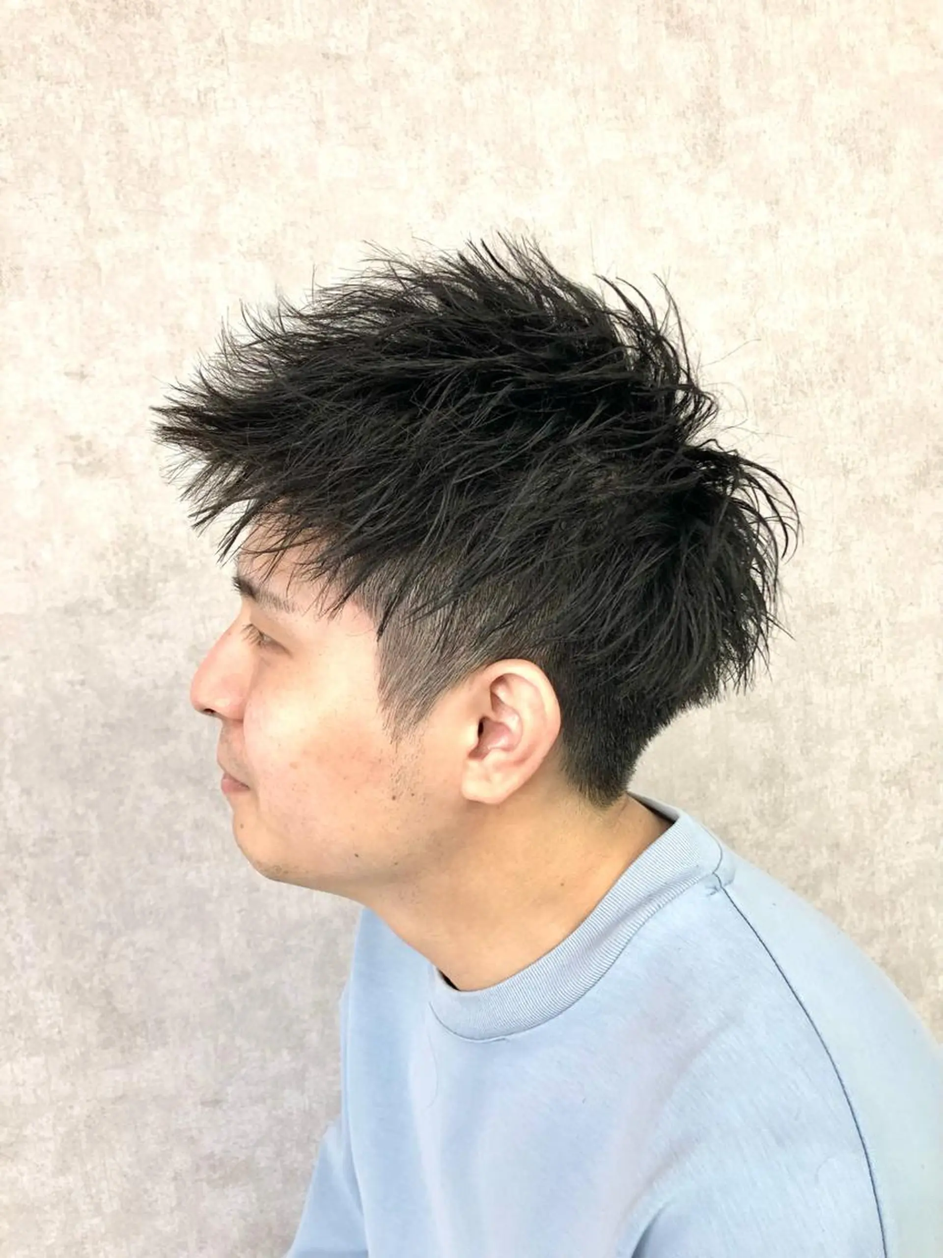 ショート カラー パーマ メンズ アップバング ショート、韓国メンズ ヘアのかつらぎのヘアスタイル