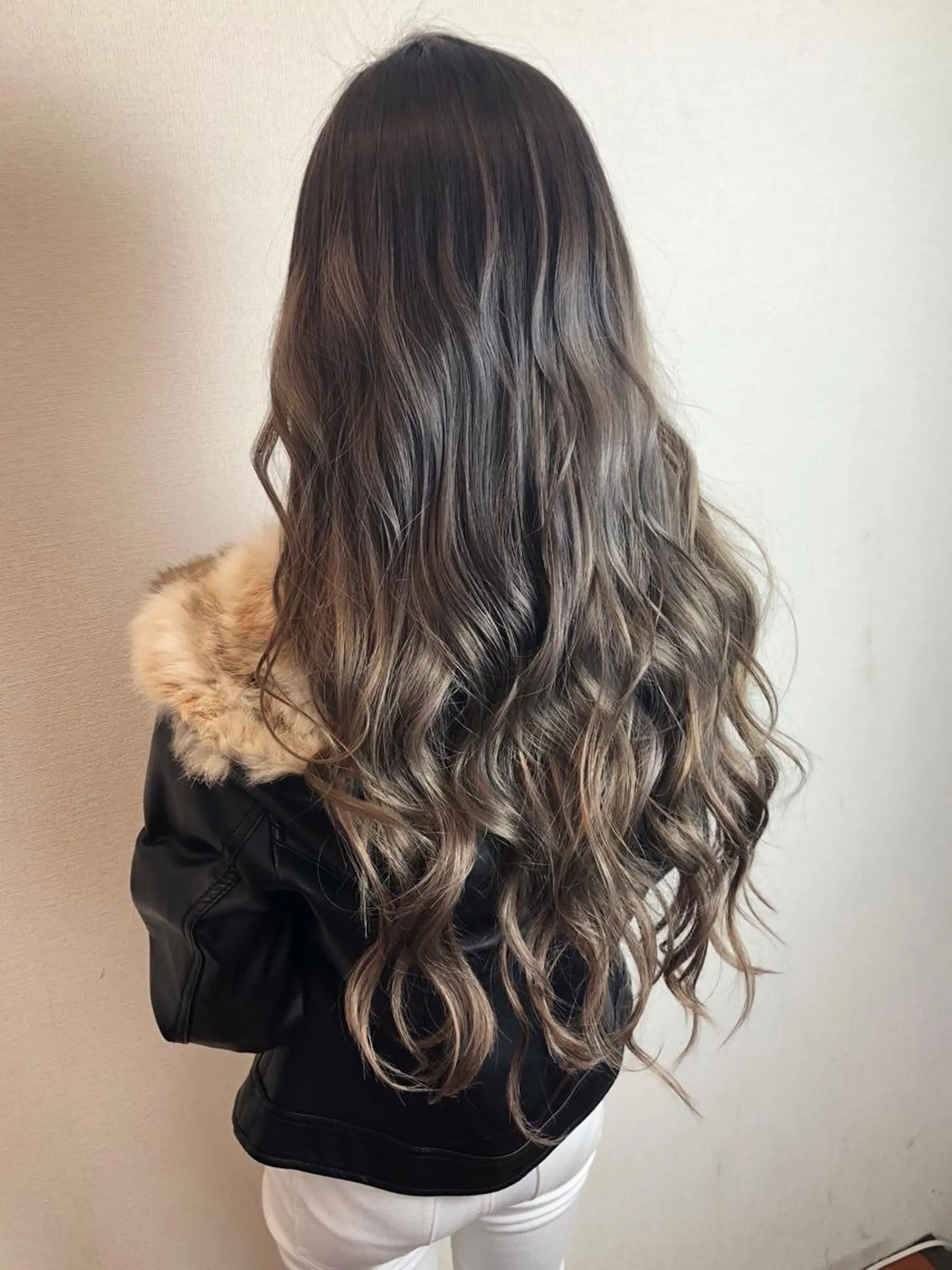 ロング カラー エクステ ロング ヘアカラー エクステ 是枝 さくらのヘアスタイル