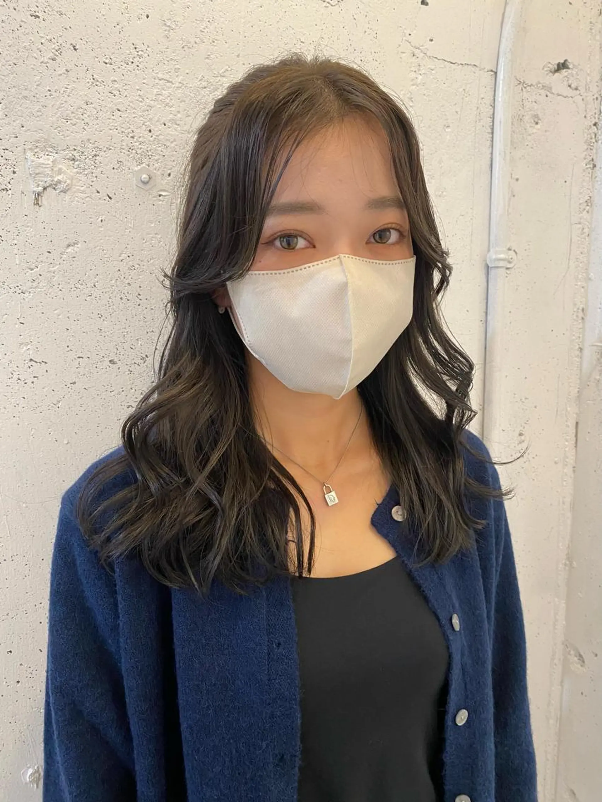 ロング ブリーチなしカラー ダブルカラーエクステのヘアスタイル