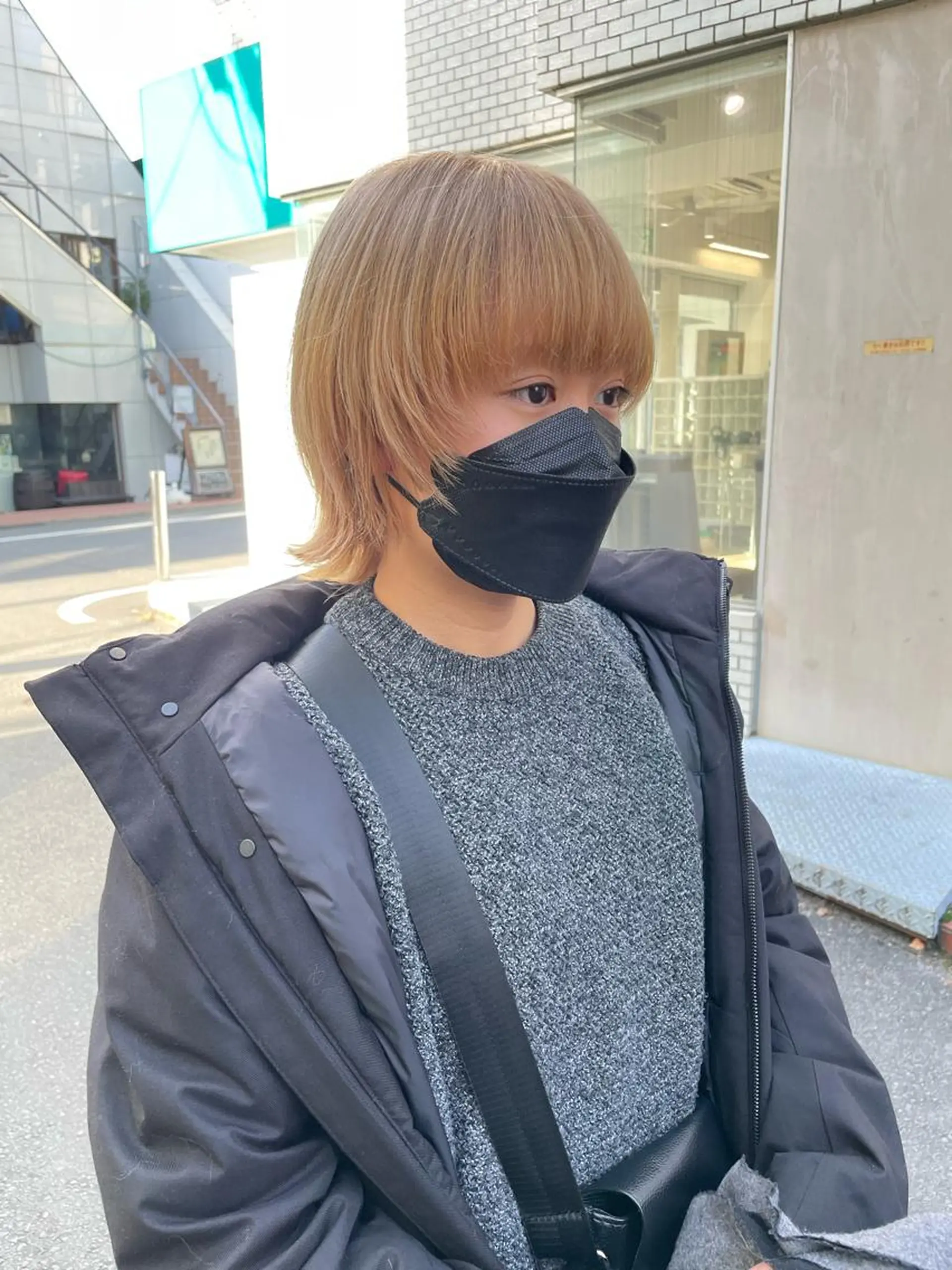 ミディアム カラー 渡部凌我 小顔ウルフ ハイトーンカラーのヘアスタイル