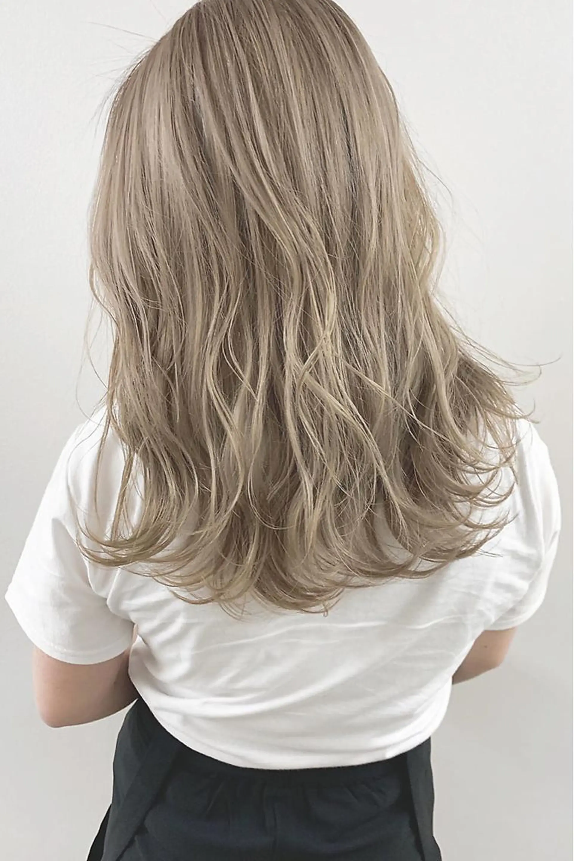 ミディアム カラー ベージュカラー ブリーチ ミルクティーベージュ ヘアカラー Sail 【セイル】のヘアスタイル