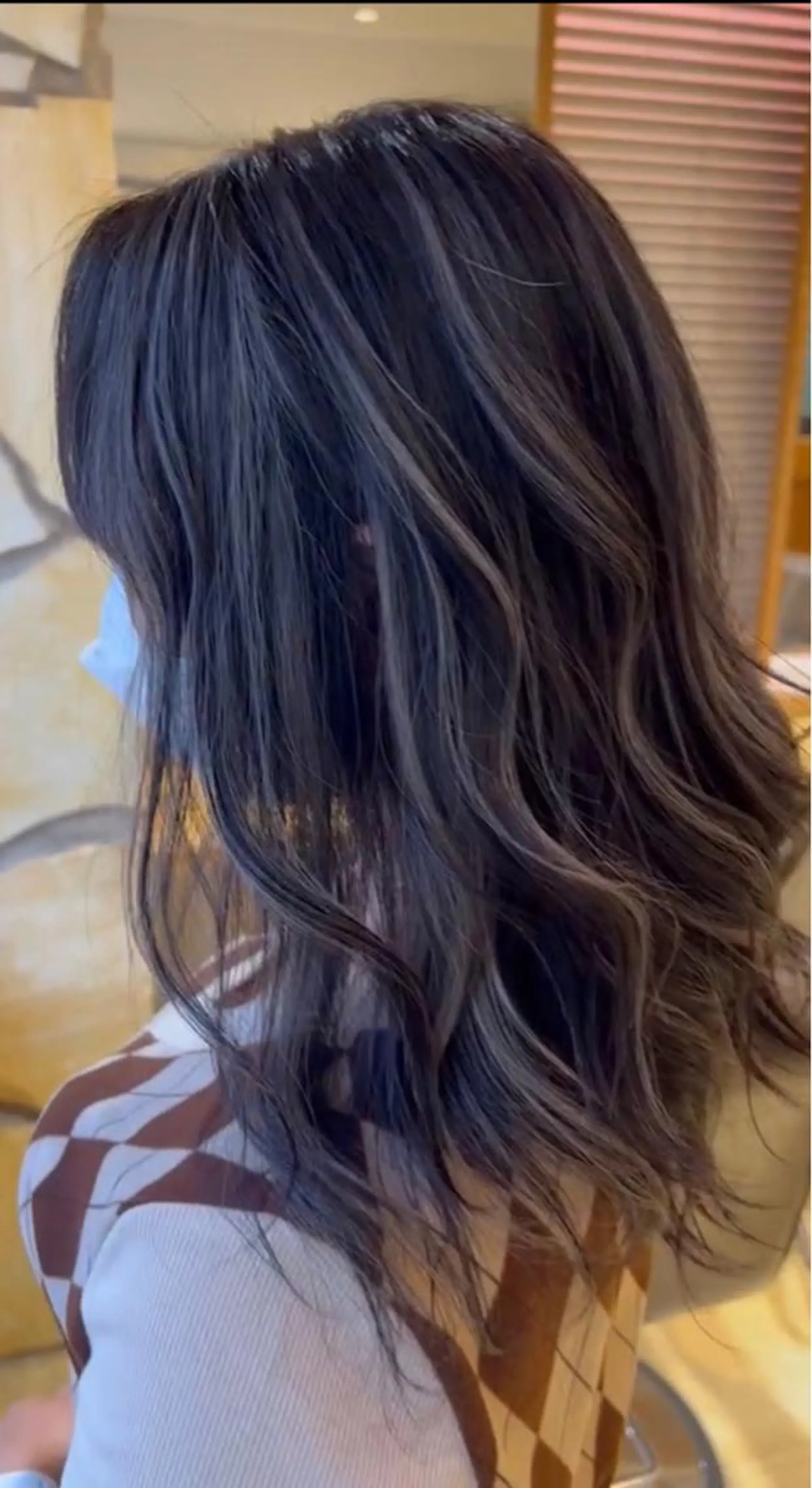 ミディアム ハイライト ヘアカラー トリートメント 渋谷ハイトーン/ デザインカラー阿部のヘアスタイル