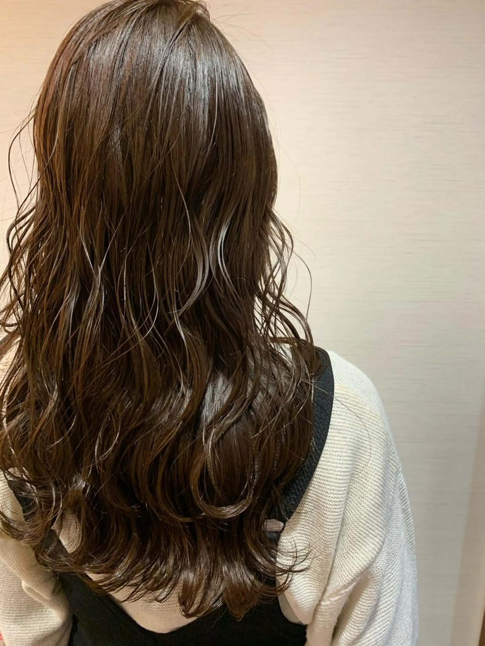 ロング カラー 蓮見  友里のヘアスタイル