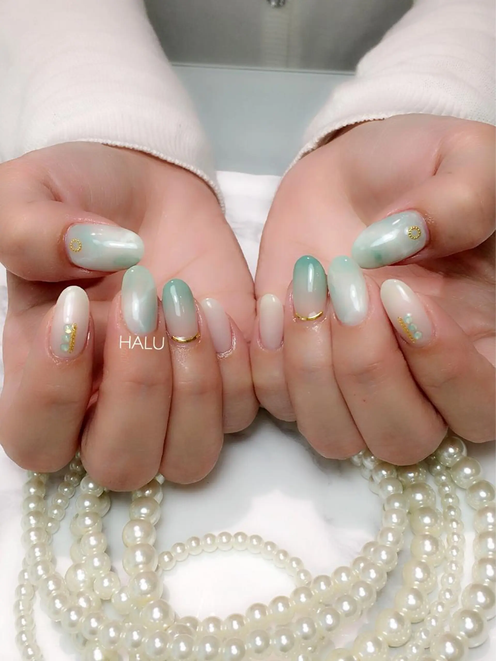 ネイル ゴールド グリーン ニュアンスネイル シンプルネイル HALU ハルのネイルデザイン