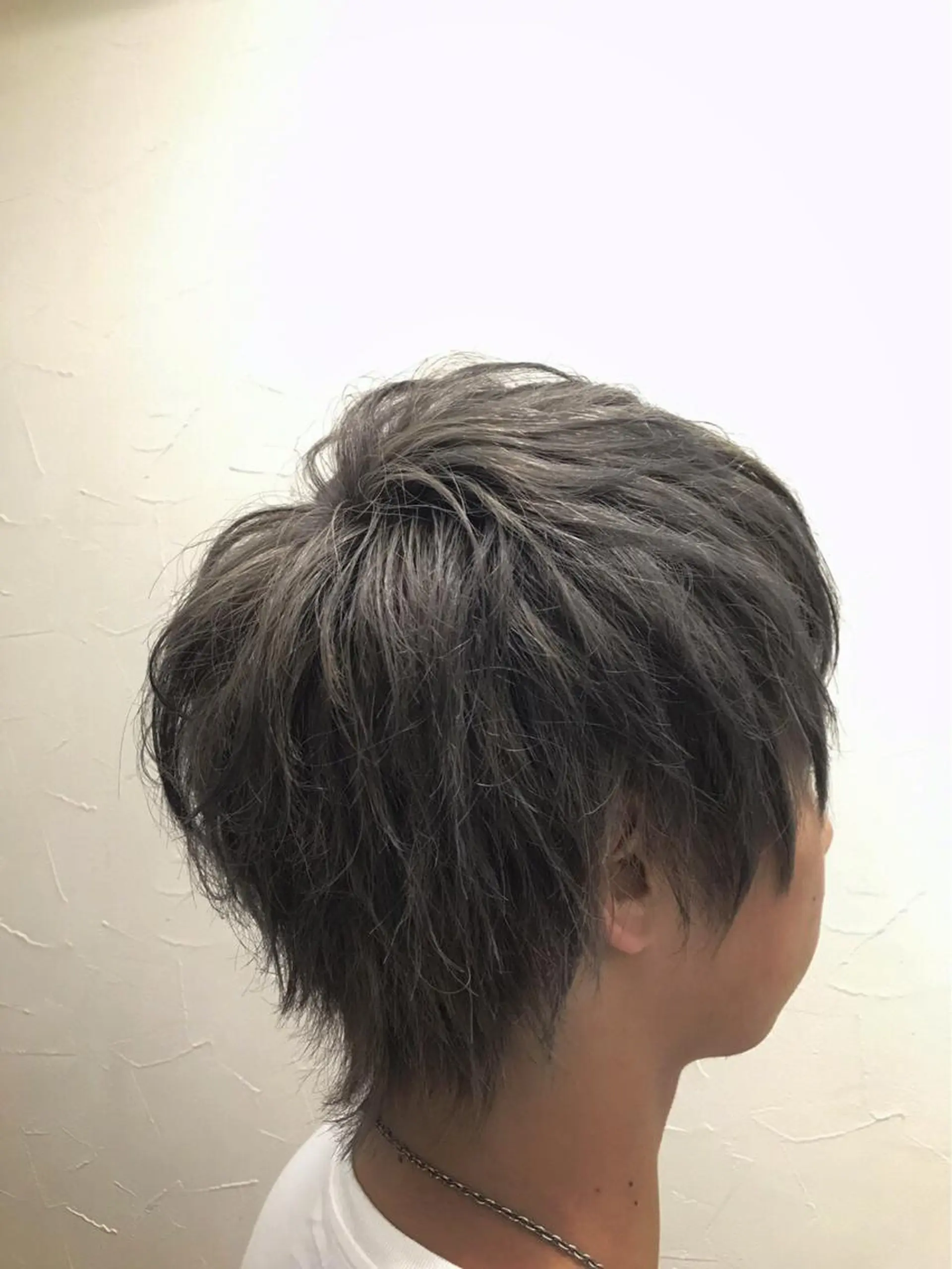 ショート カラー メンズ メンズブリーチ アッシュ ブリーチ シルバー シルバーアッシュ ヘアカラー 加藤 憂のヘアスタイル