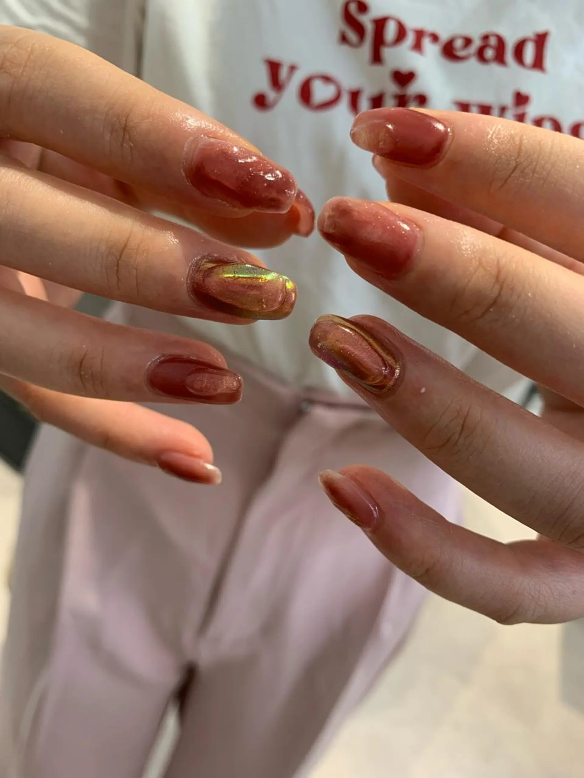 ネイル ブラウン ピンク マキノ ユイのネイルデザイン