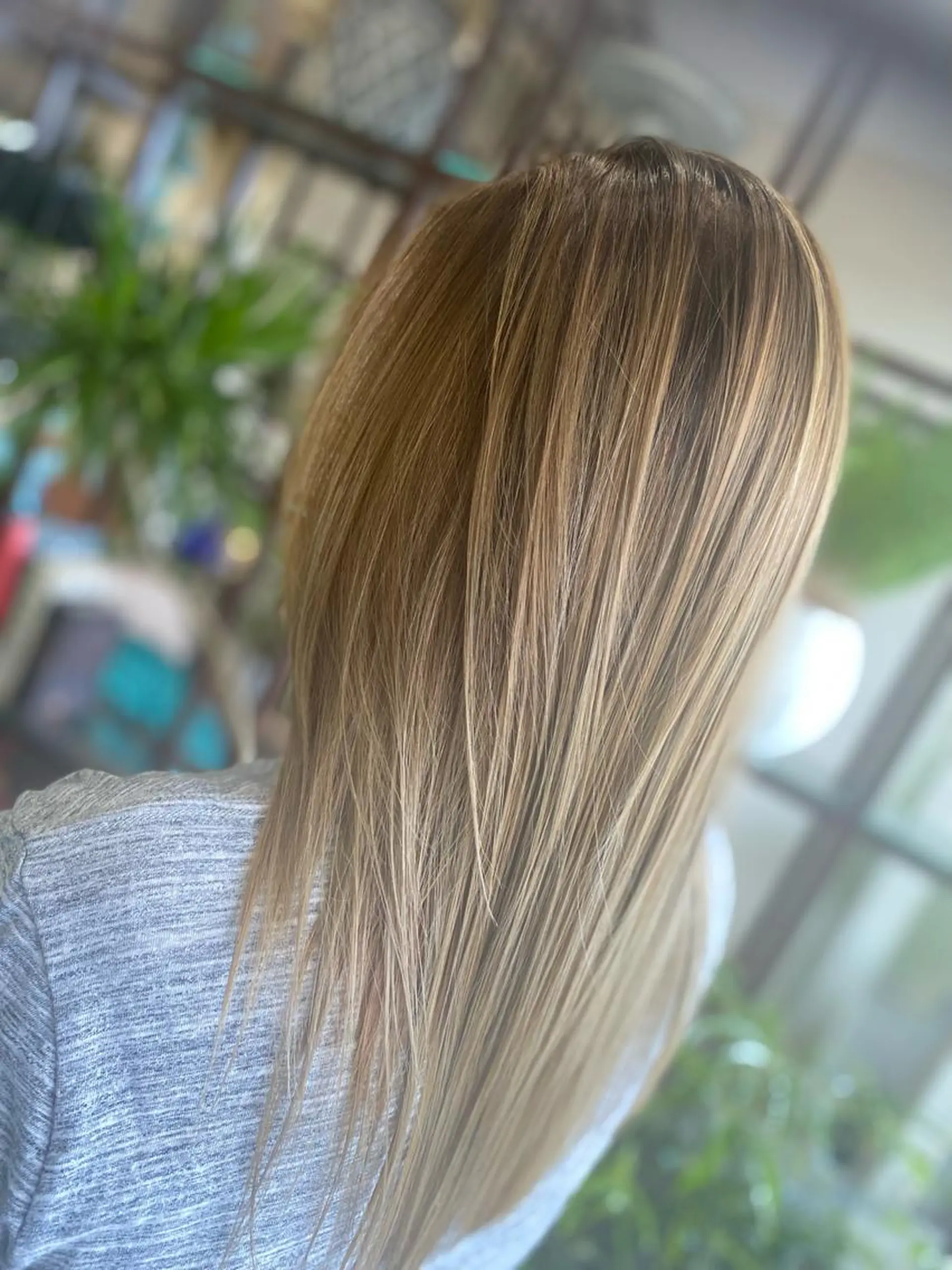 セミロング カラー バレイヤージュ ベージュカラー ラベンダーカラー ホワイトベージュ レイヤーカット ヘアカラー Style Tのヘアスタイル