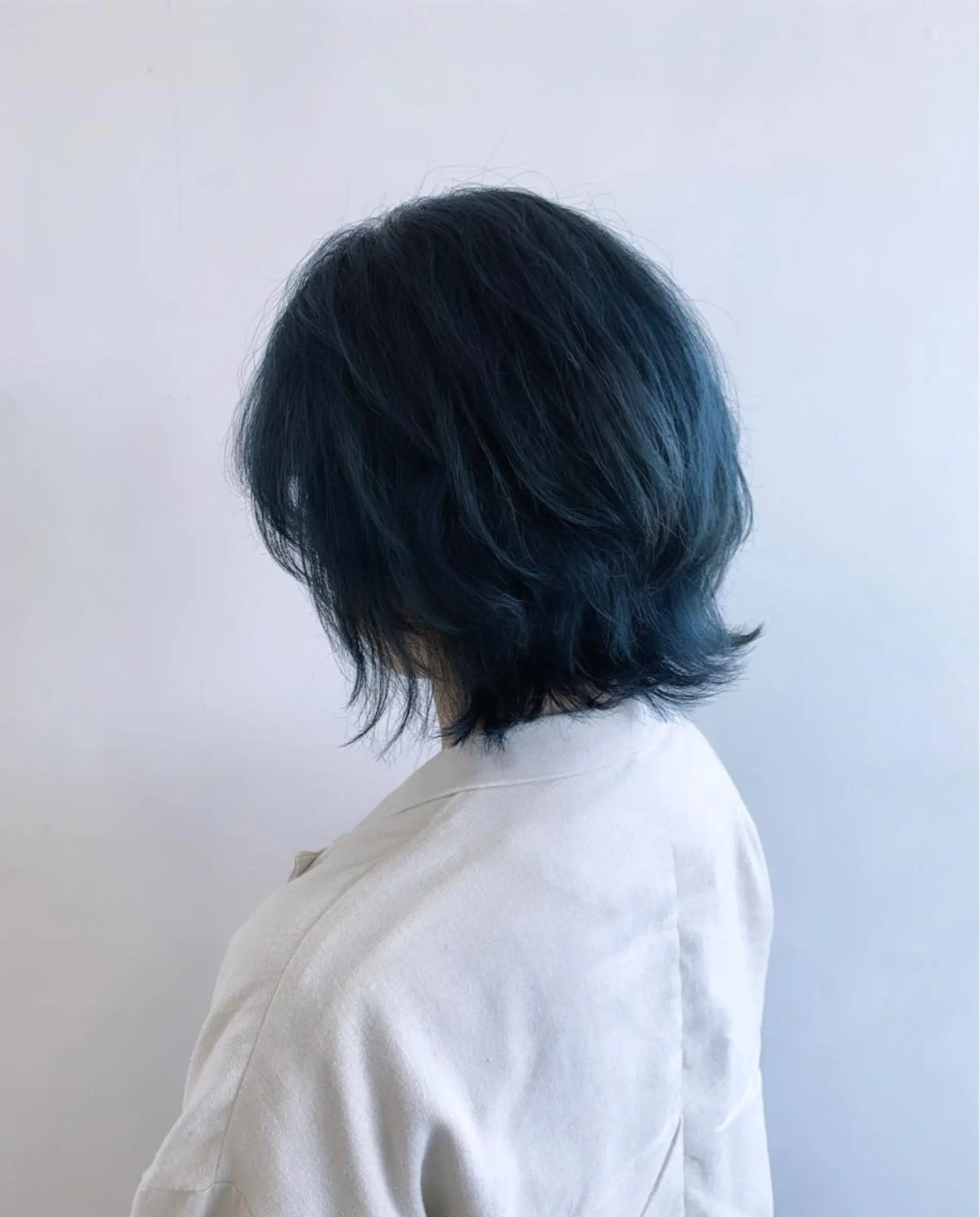 ミディアム カラー ブルーカラー ブルージュ 透明感カラー 間水 和樹のヘアスタイル