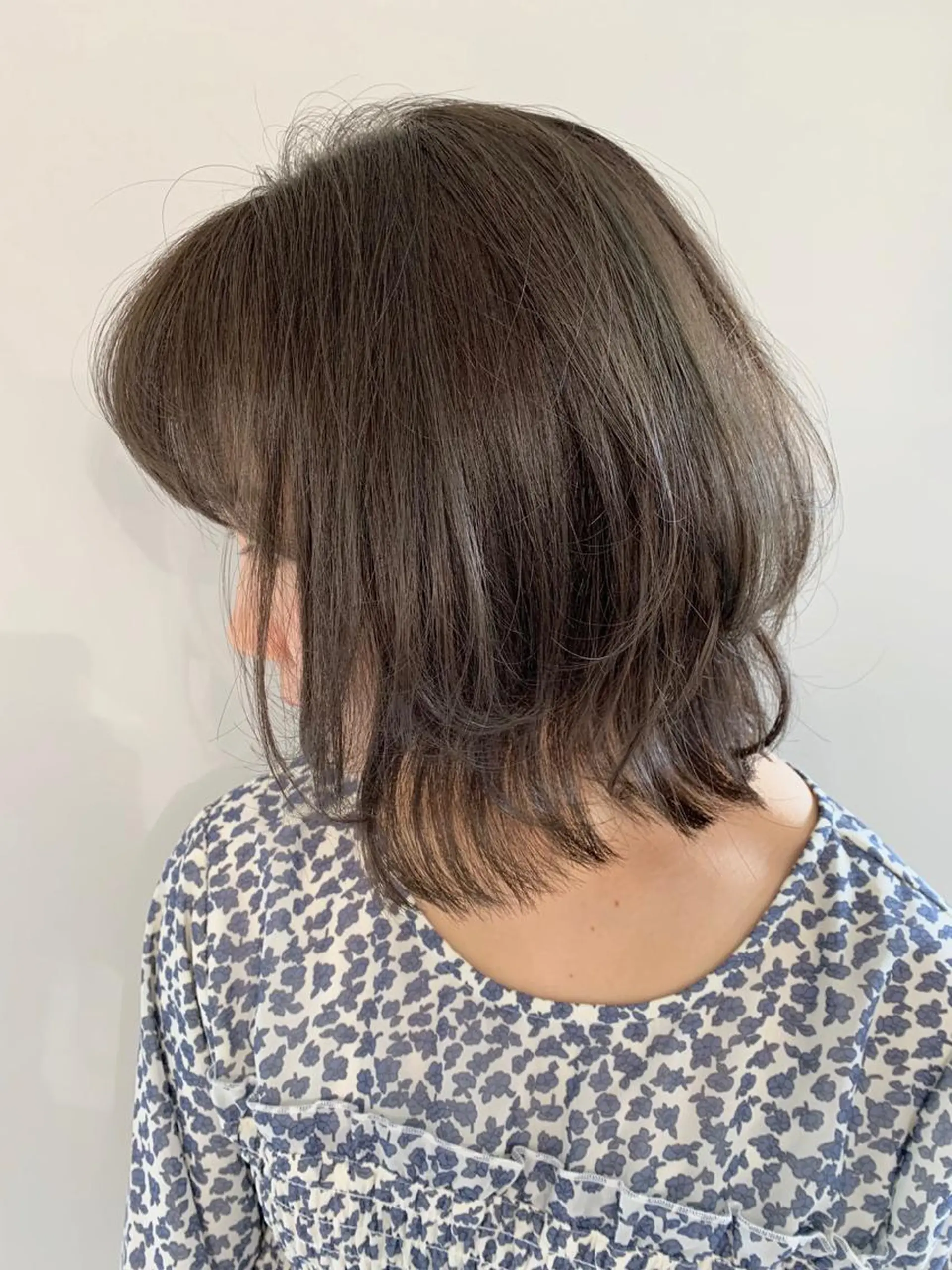 ミディアム カラー パーマ ヘアアレンジ ボブレイヤー アッシュ ベージュカラー ボブ レイヤーカット 加藤 綾華のヘアスタイル