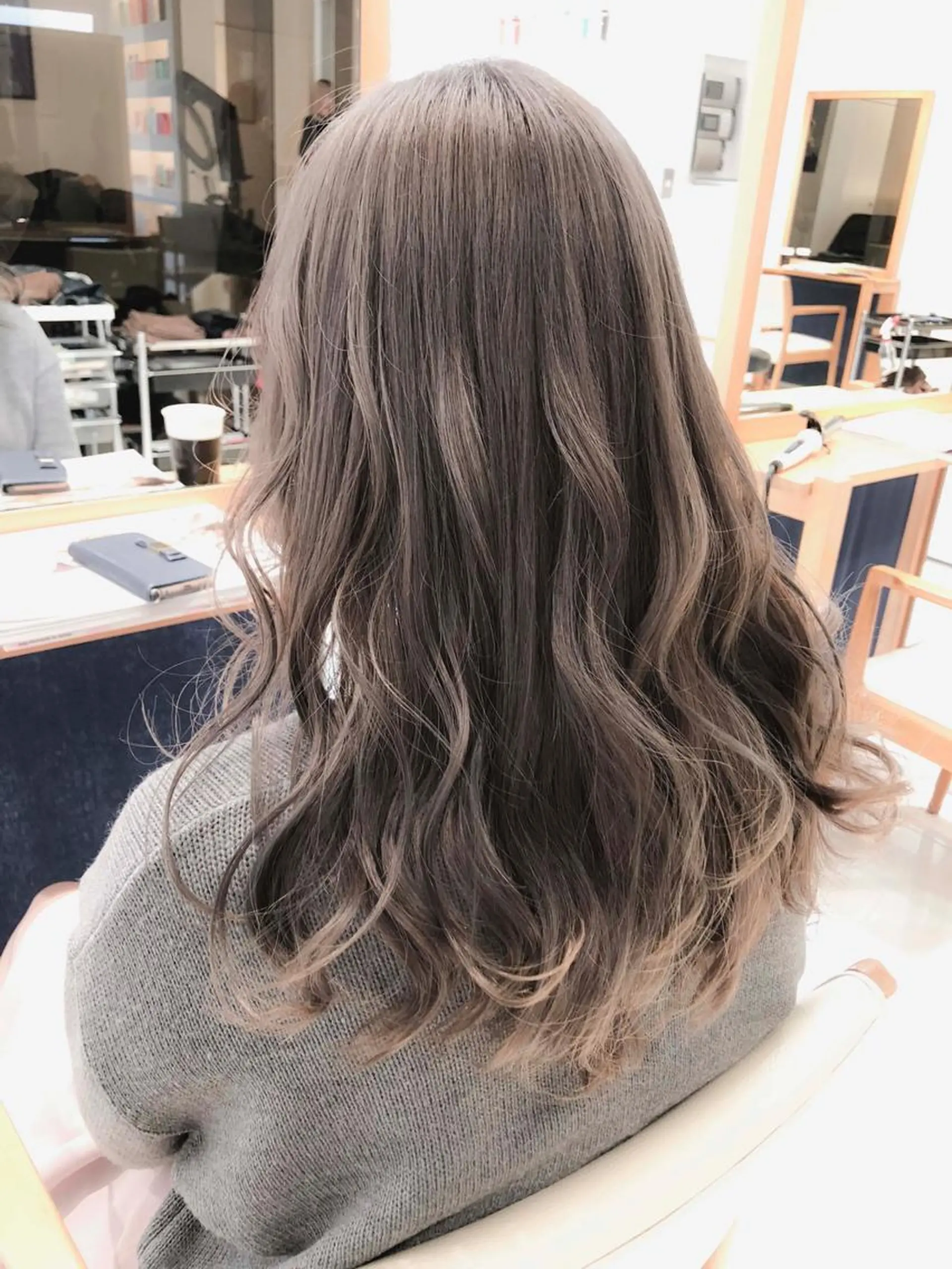 ロング カラー ヘアアレンジ アッシュ アッシュグレー アッシュグレージュ グレージュ ミルクティーアッシュ モテ髪透明感❤️ デイズヘアカラーのヘアスタイル