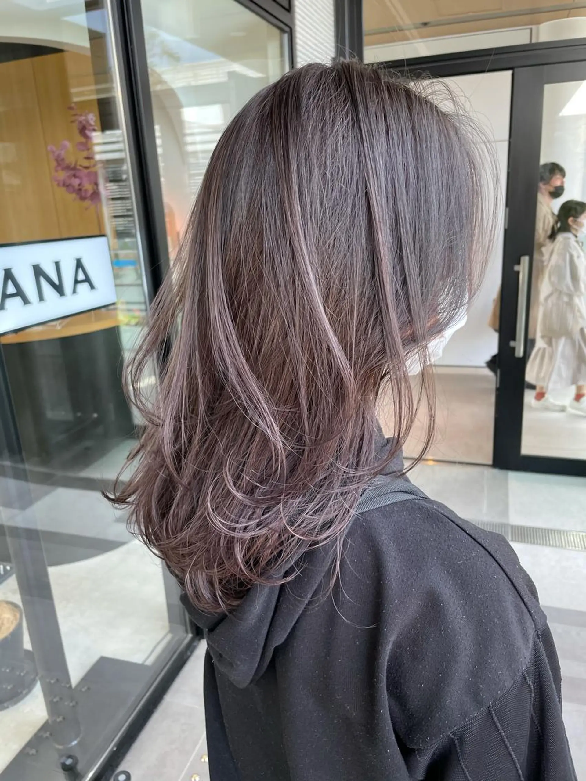 ミディアム カラー グラデーションカラー グレージュ クドウレイ fifth渋谷のヘアスタイル