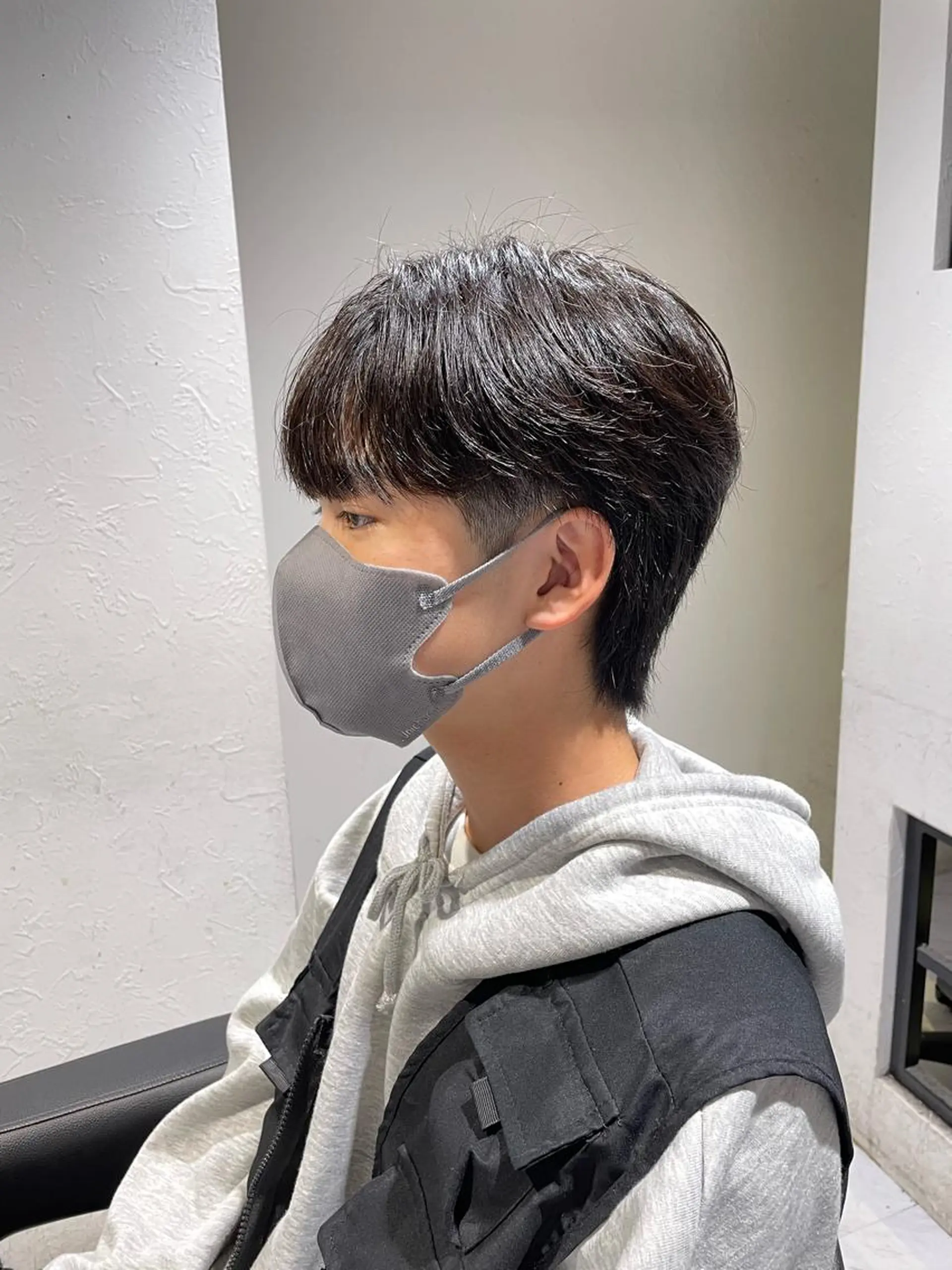 ショート カラー パーマ ヘアアレンジ メンズ アイブロウ センターパート メンズハイライト メンズハイトーン マッシュウルフ マッシュ カット パーマ トリートメント ヘッドスパ ヘアセット スパイキー/フェザー /波巻き/かいとのヘアスタイル