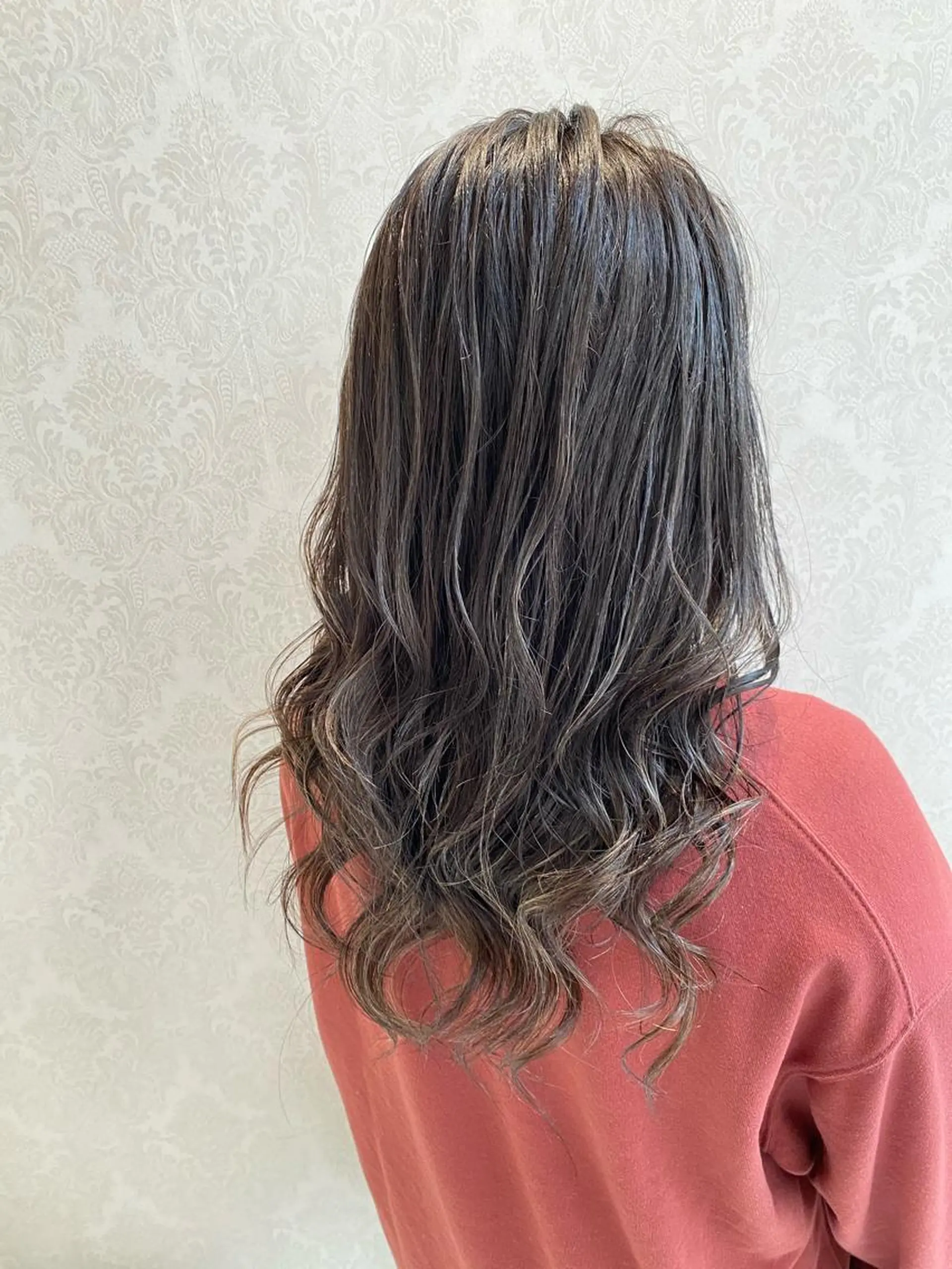 ロング カラー グレージュ ハイライトカラー ハイライト デザインカラー✨新倉 佑奈のヘアスタイル