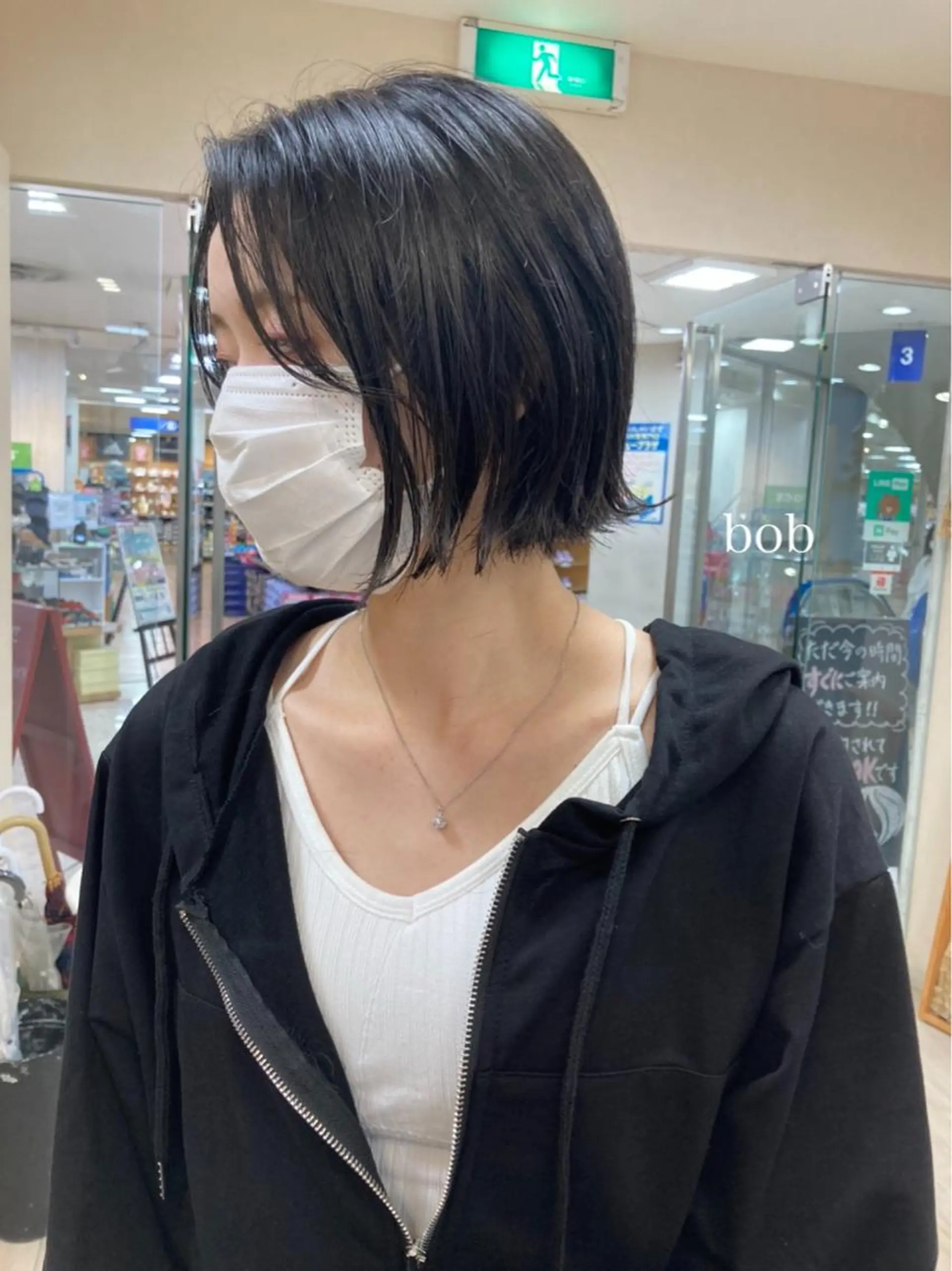 ショート カラー 切りっぱなしボブ ショートボブ ハンサムショート 黒髪 ボブ カット 初めてのショート お任せください✂️のヘアスタイル
