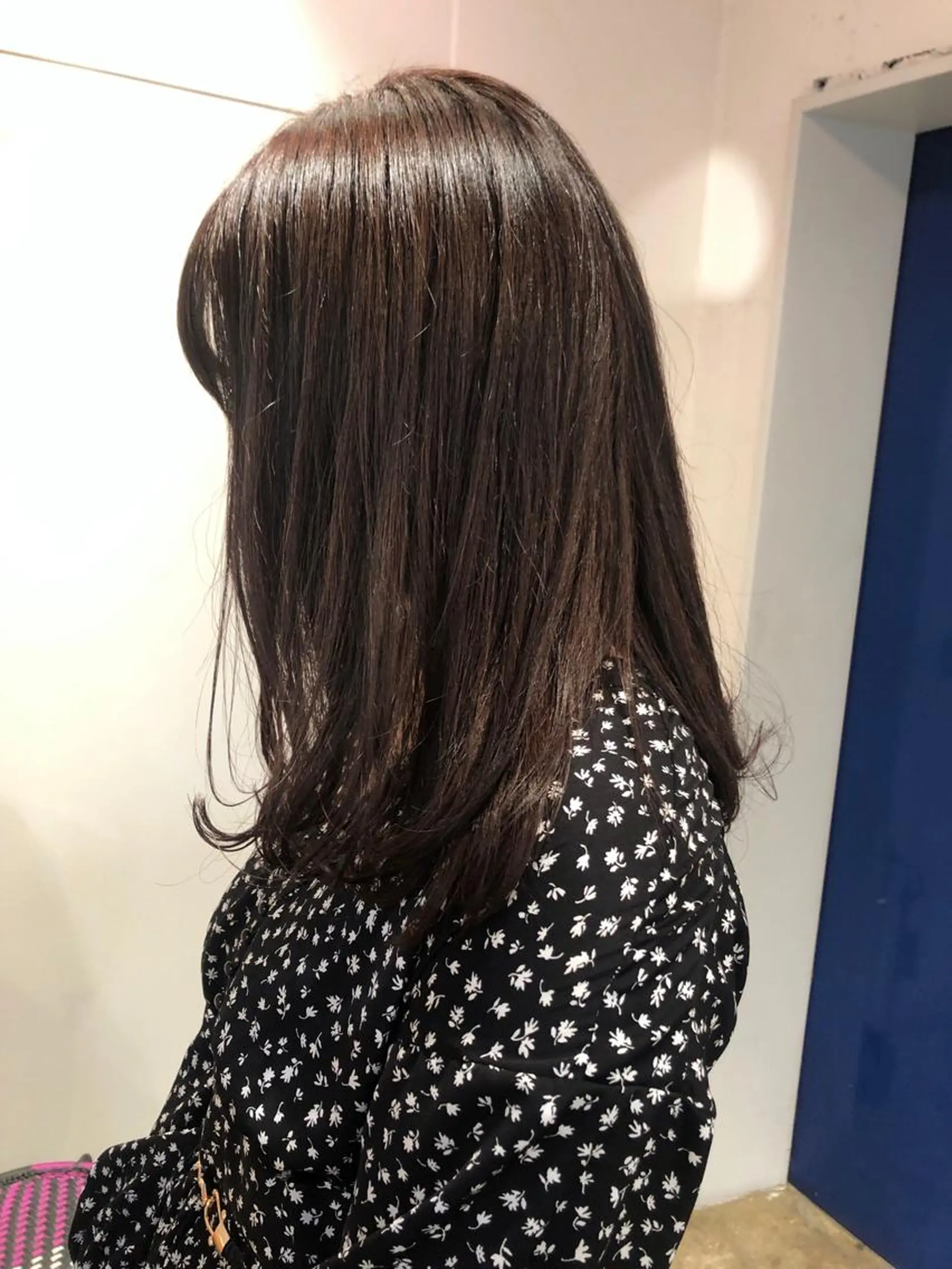 セミロング カラー カット ヘアカラー トリートメント MIOベージュカラー 柔らかいカラーのヘアスタイル