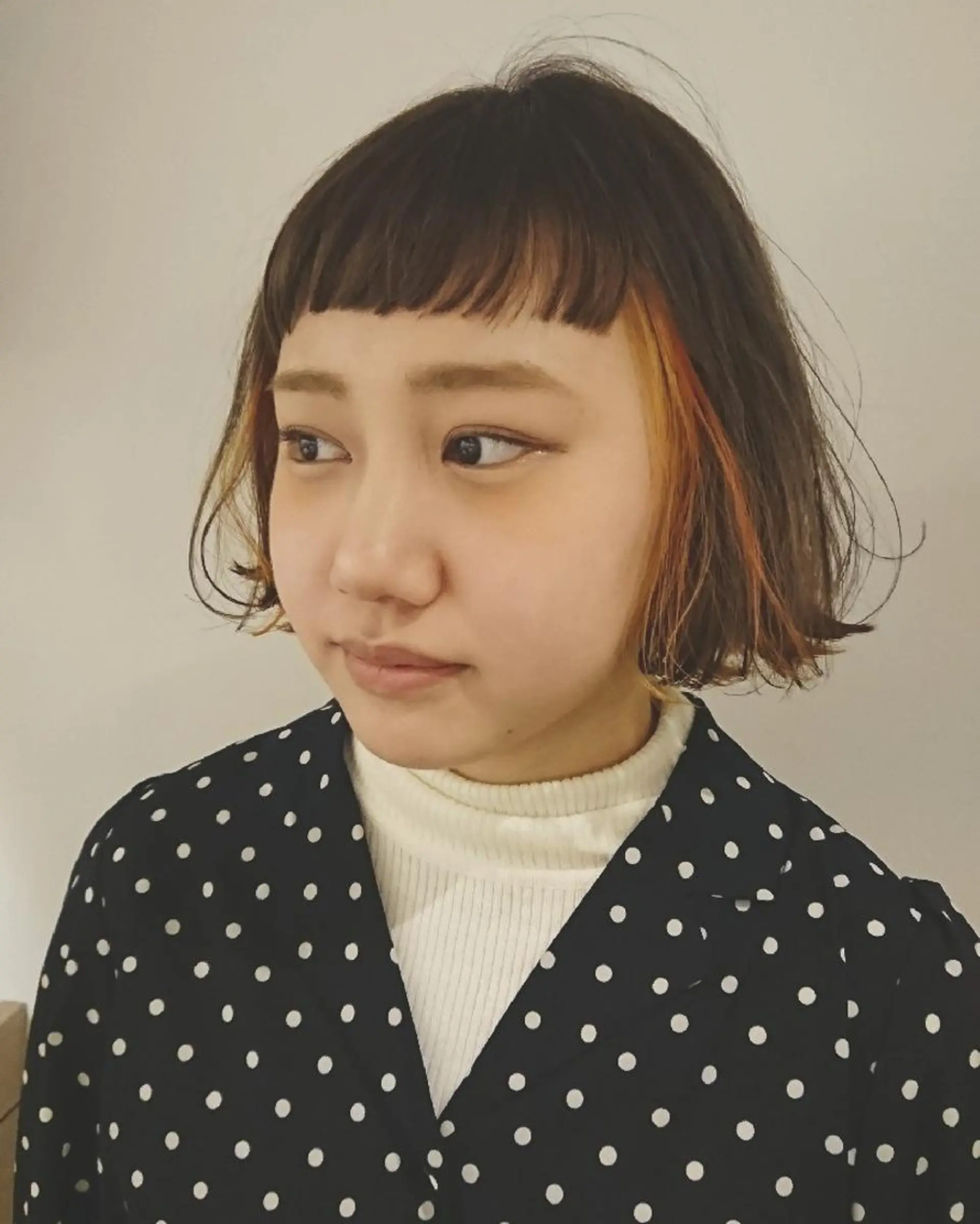 ショート カラー 切りっぱなしボブ ブリーチ インナーカラー オレンジ イエローカラー coii コイ【原宿/表参道】のヘアスタイル