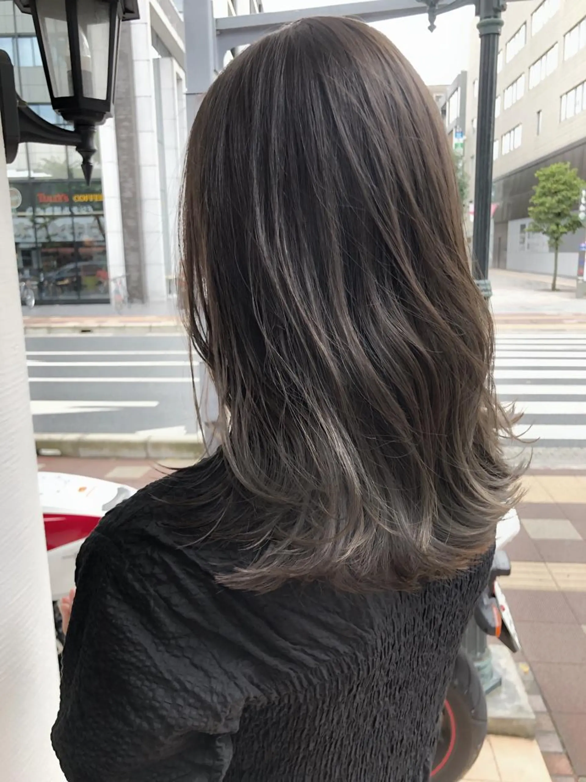 セミロング カラー グレージュ カーキグレージュ 山崎 俊介のヘアスタイル