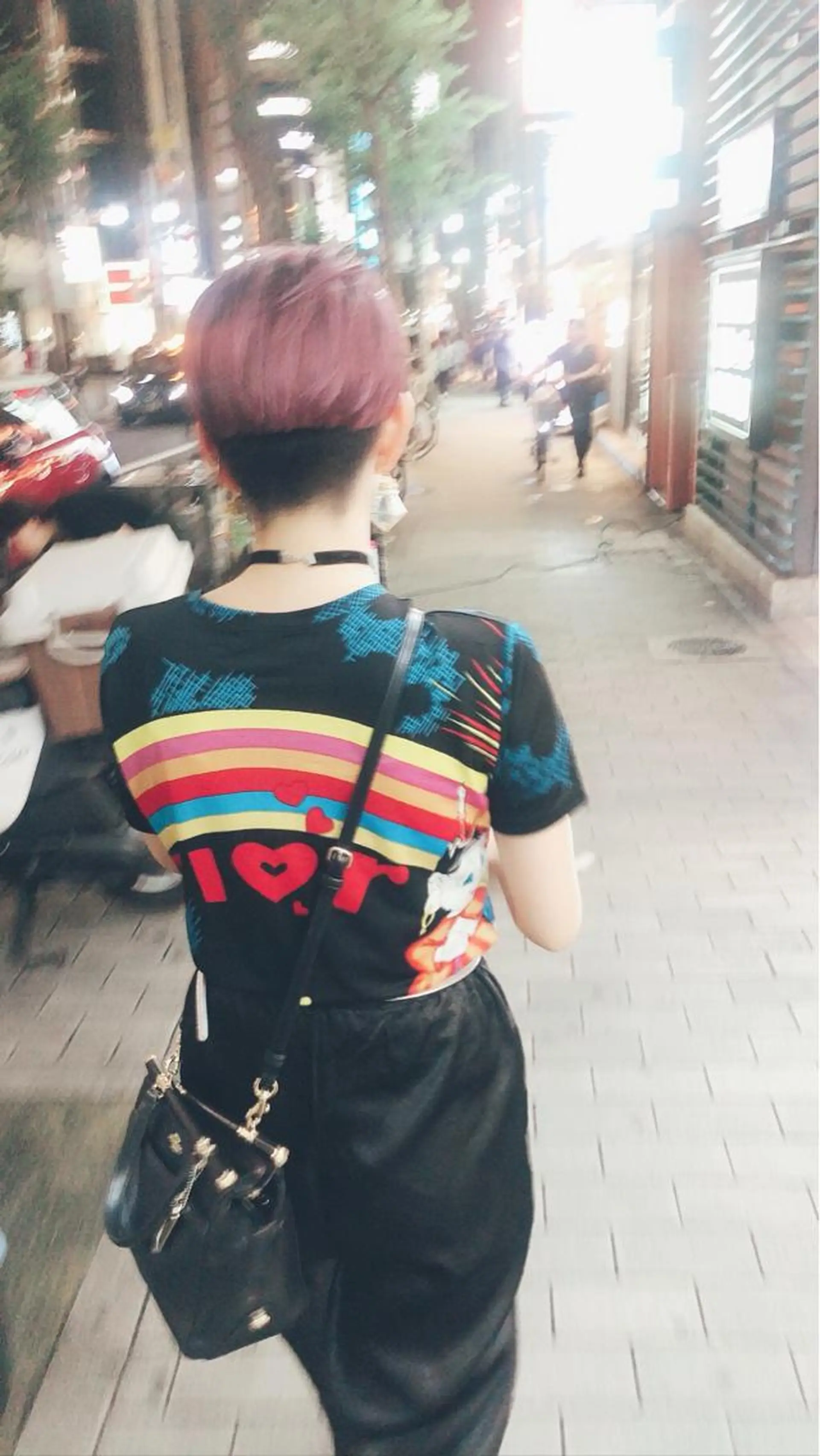 ショート カラー ウルフカット／吉村 桃子のヘアスタイル