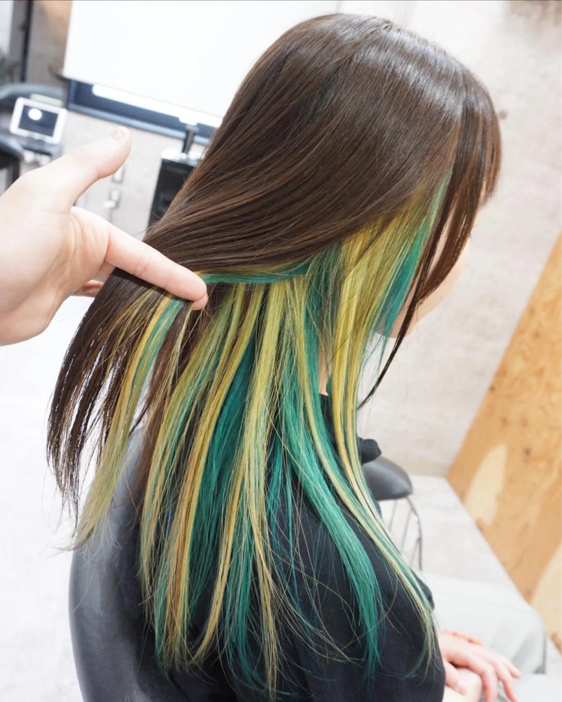 セミロング イエローカラー hair teria ryu 大塚のヘアスタイル