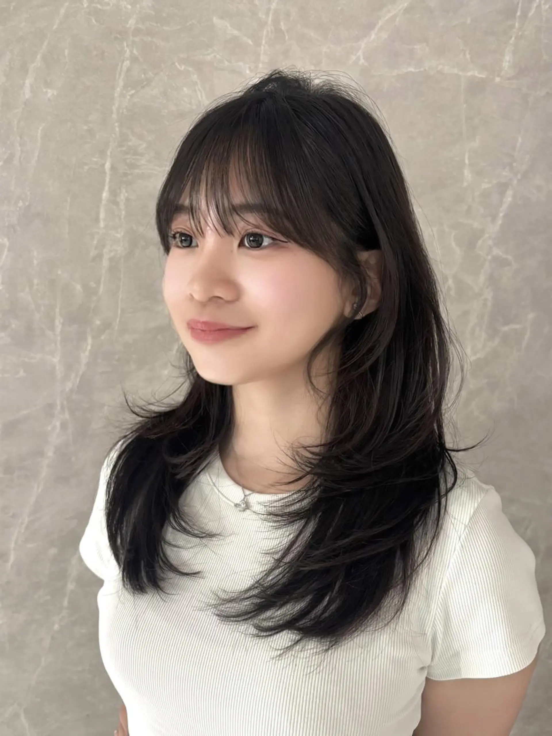 セミロング ハッシュカット 🎗️comoda 神戸三宮 髪質改善のヘアスタイル