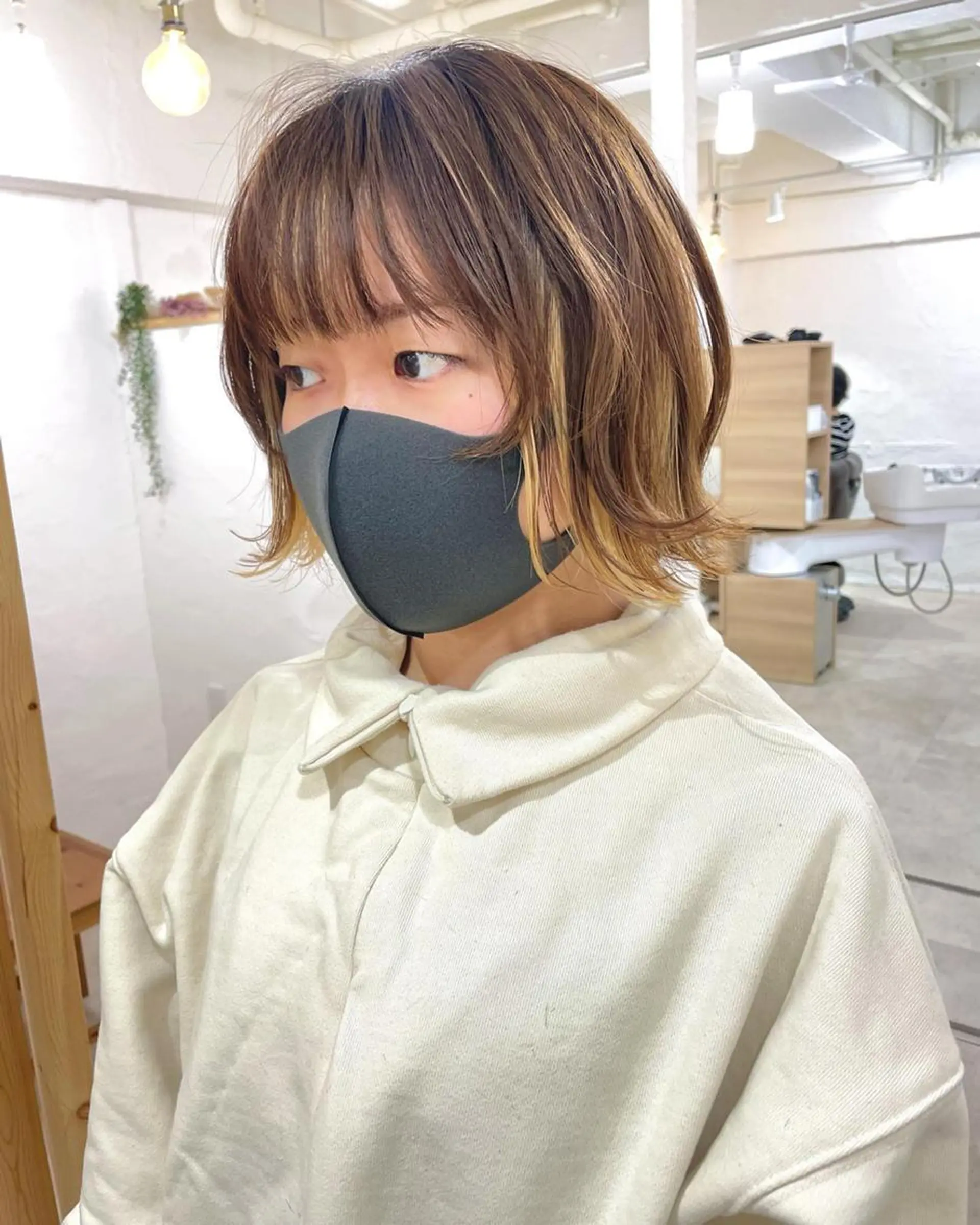 ショート カラー パーマ 切りっぱなしボブ 前下がりボブ ショートボブ 黒髪 イヤリングカラー 銀座No.1髪質改善 縮毛矯正/本木のヘアスタイル